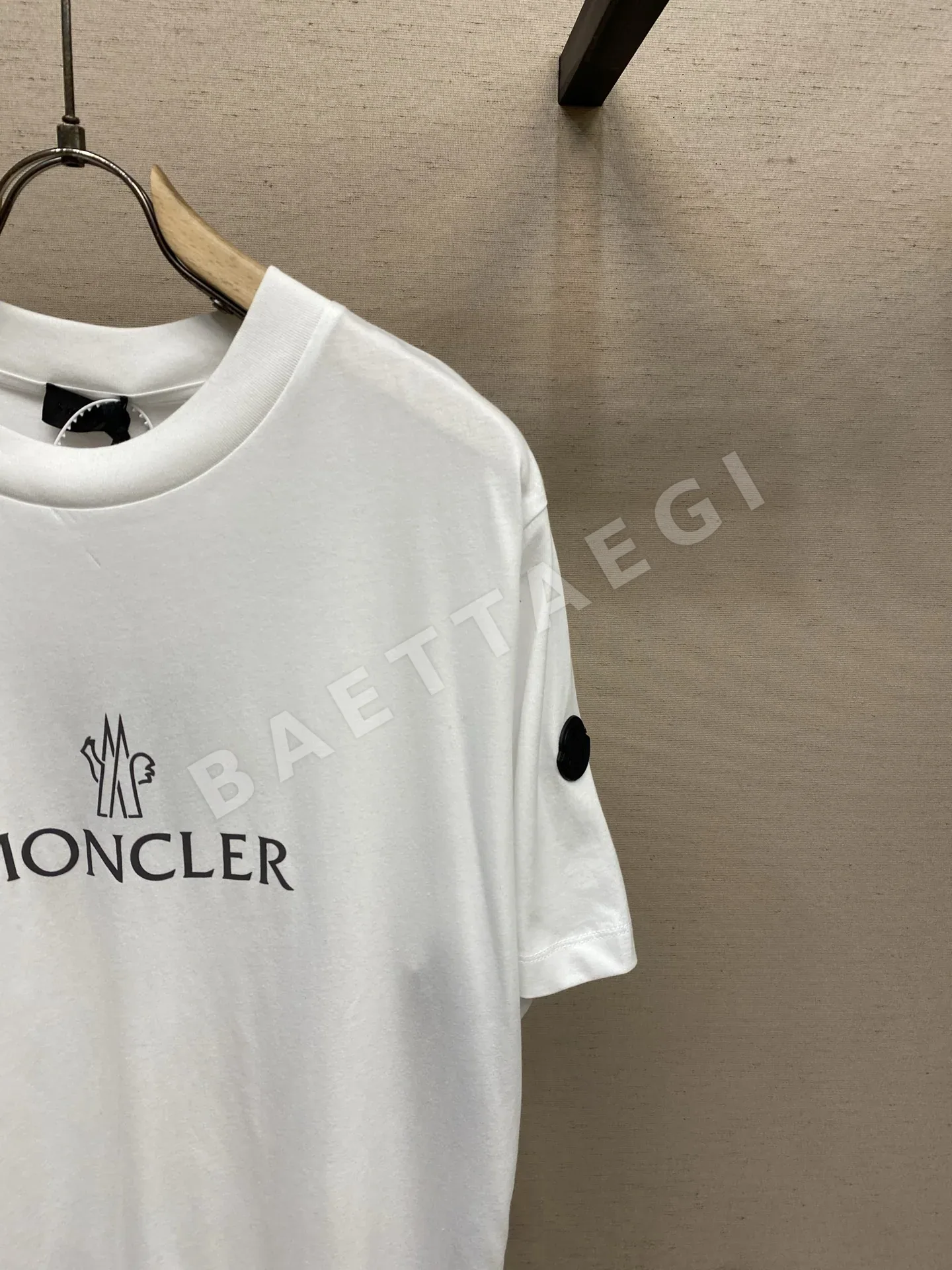 몽클레르 프린트 크루넥 반팔 티셔츠 상세 이미지 4