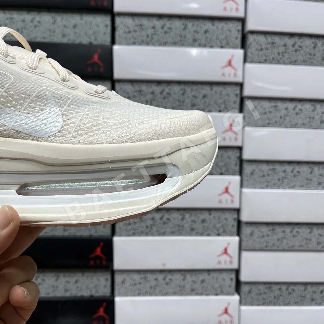 나이키 [M] 보메로 프리미엄 IQ8102-100 201659 Nike Vomero Premium Chalk 상세 이미지 3