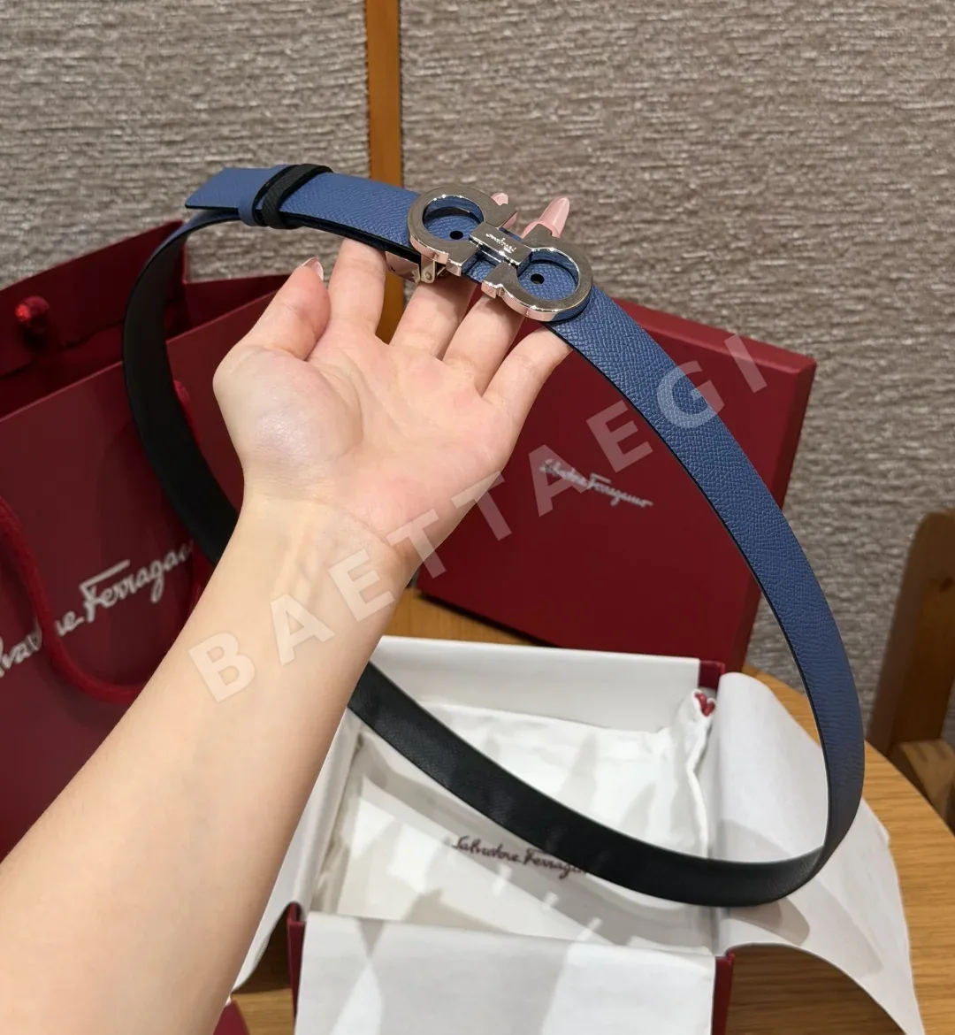 페레가모 간치니 버클 여성용 슬림 가죽 벨트 상세 이미지 3