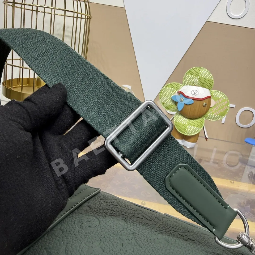 루이비통 아베뉴 슬링백 PM 가방 상세 이미지 8