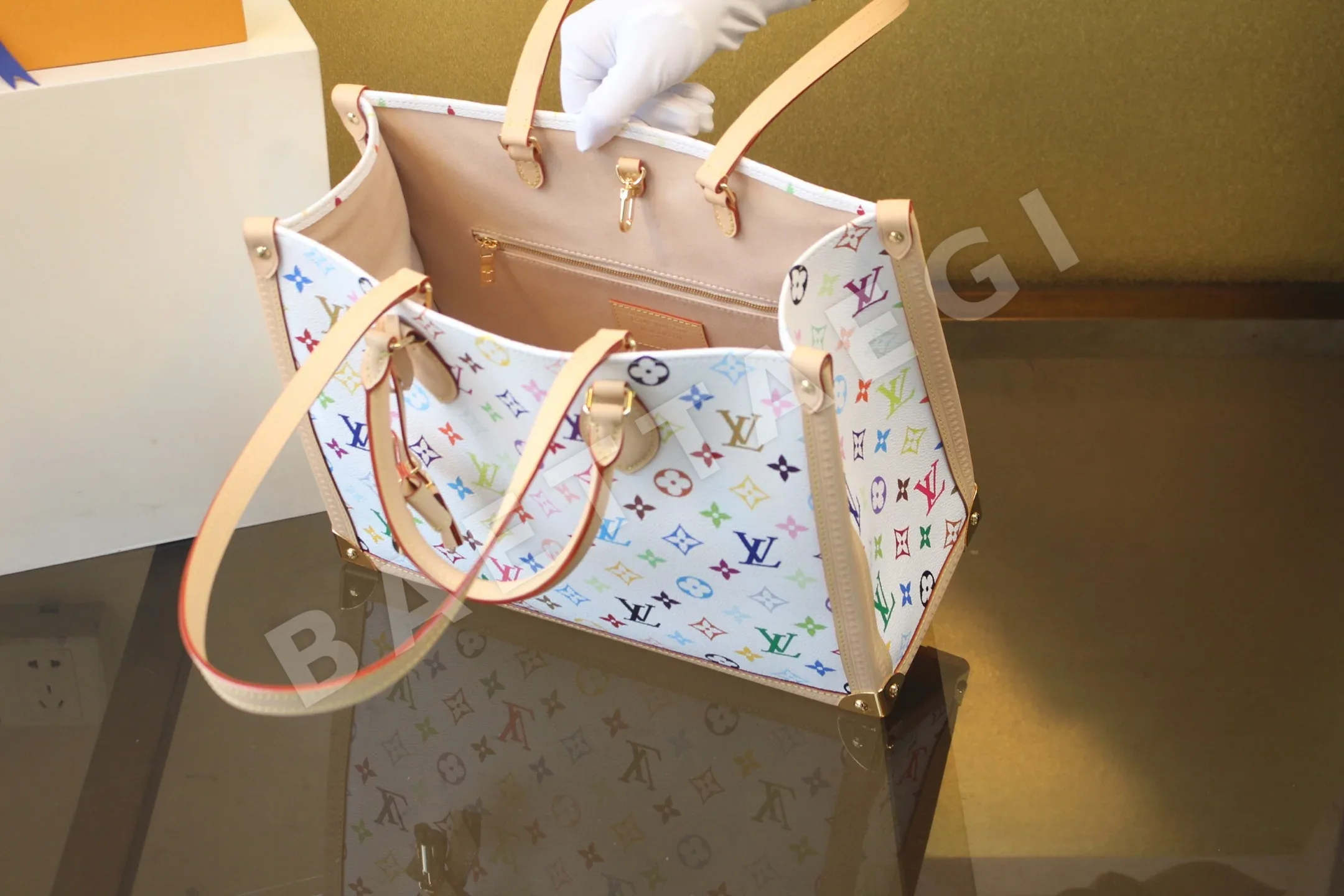 루이비통 무라카미 타카시 온 더 고 가방 M13079 상세 이미지 7