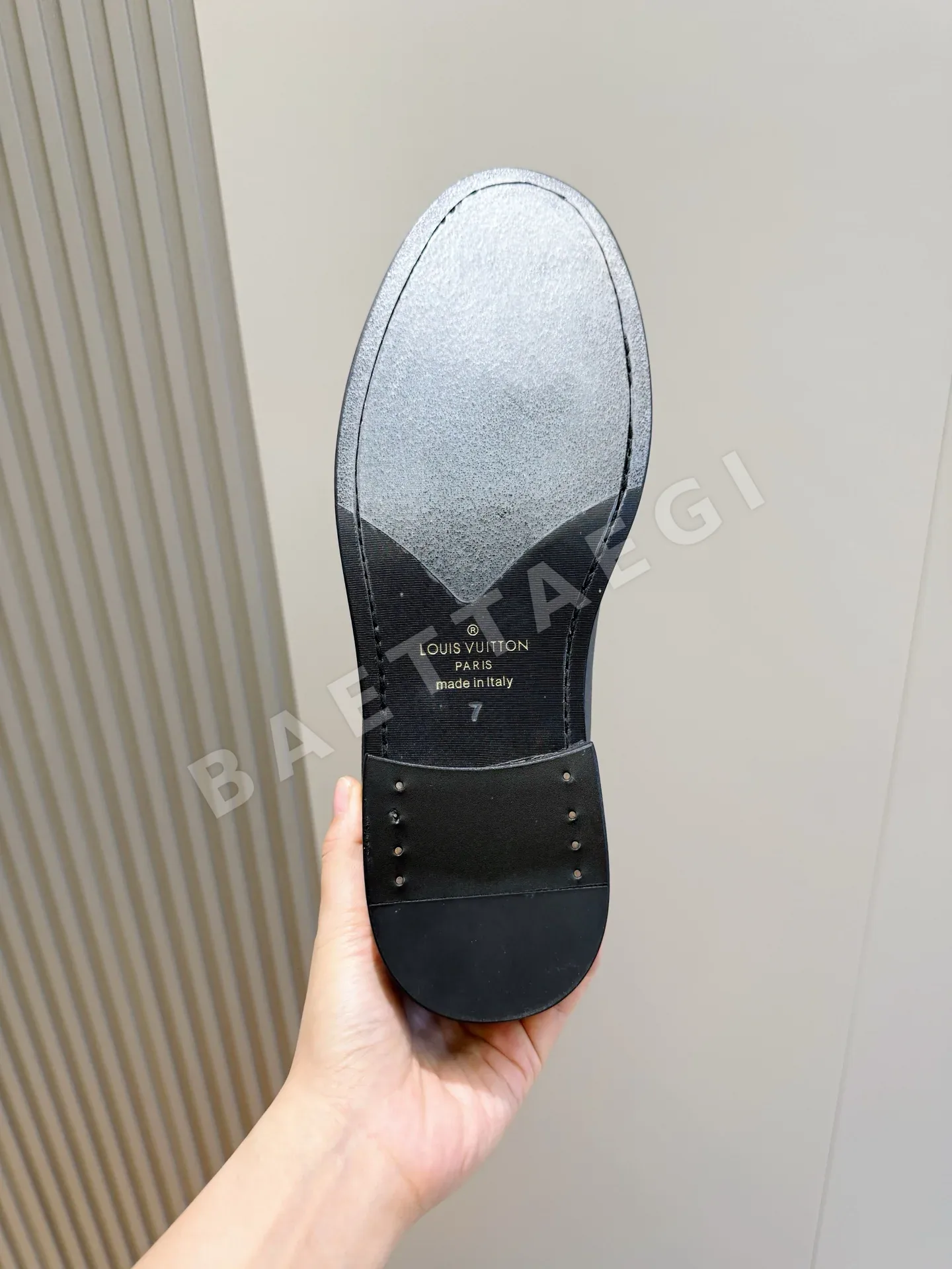 루이비통 메이저 로퍼 메탈릭 가죽 트림 상세 이미지 9