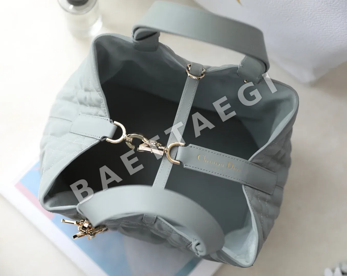 디올 뚜주흐 미디엄 쇼핑백 가방 상세 이미지 3