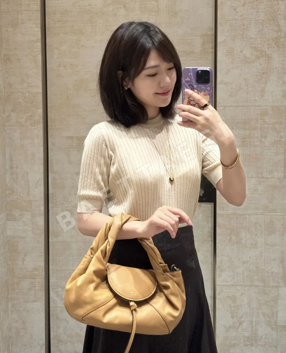 펜디 스파이 스몰 레더 백 상세 이미지 5