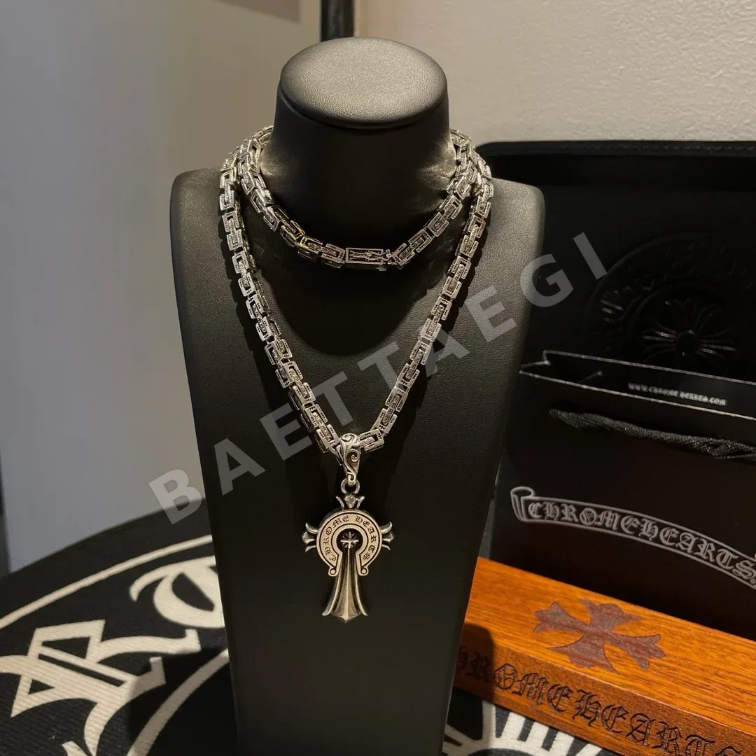 크롬하츠 호스슈 크로스 펜던트 목걸이 상세 이미지 2
