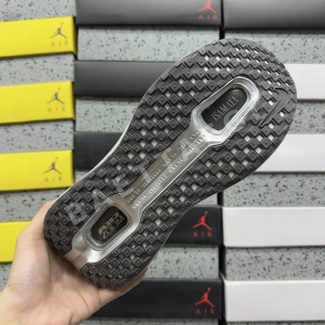 나이키 [5A] 보메로 프리미엄 IR1988-084 201741 Nike Vomero Premium Isamaya Run Forever 상세 이미지 8
