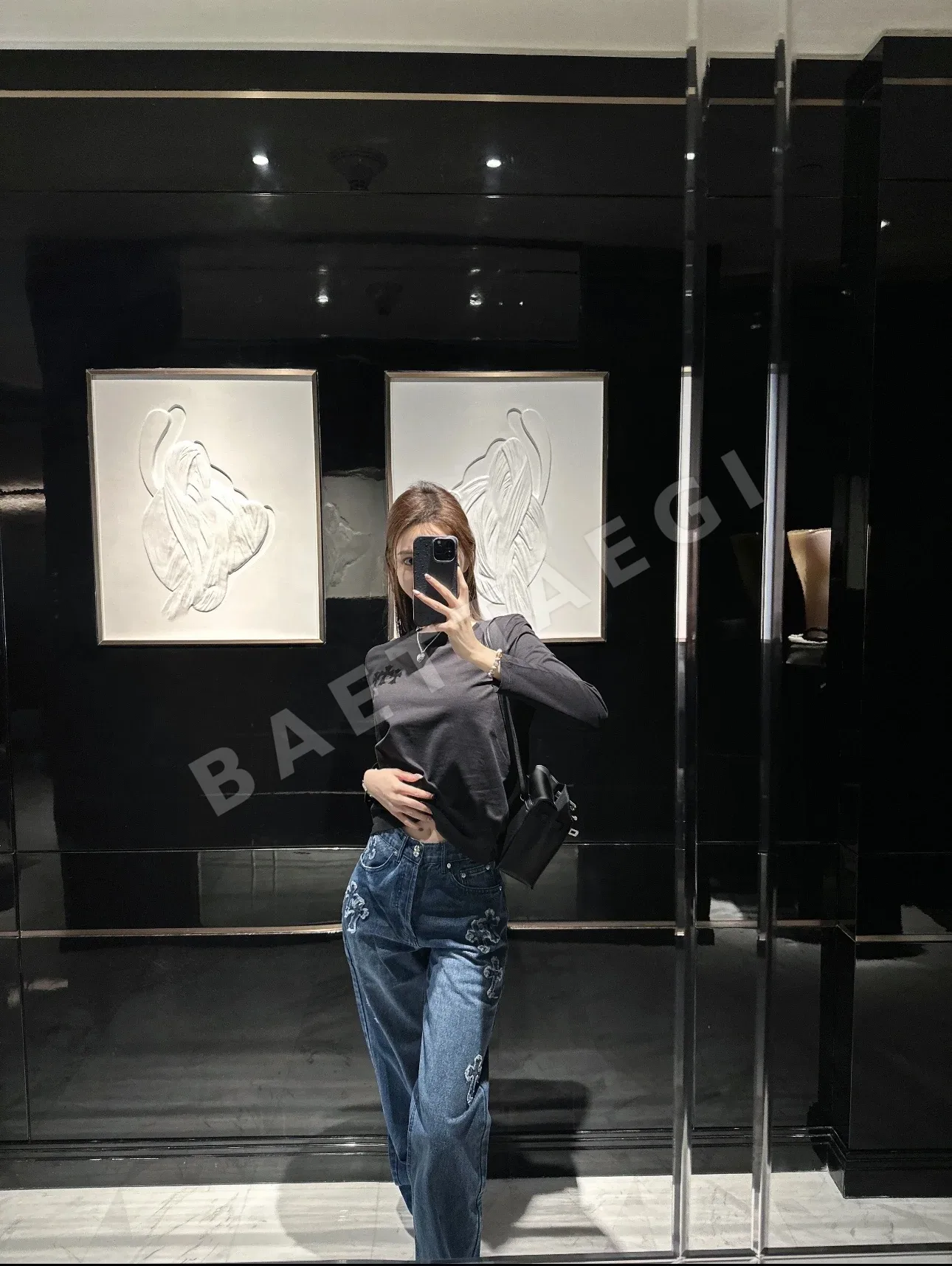 크롬하츠 플로키 로고 크루넥 긴팔 티셔츠 상세 이미지 10