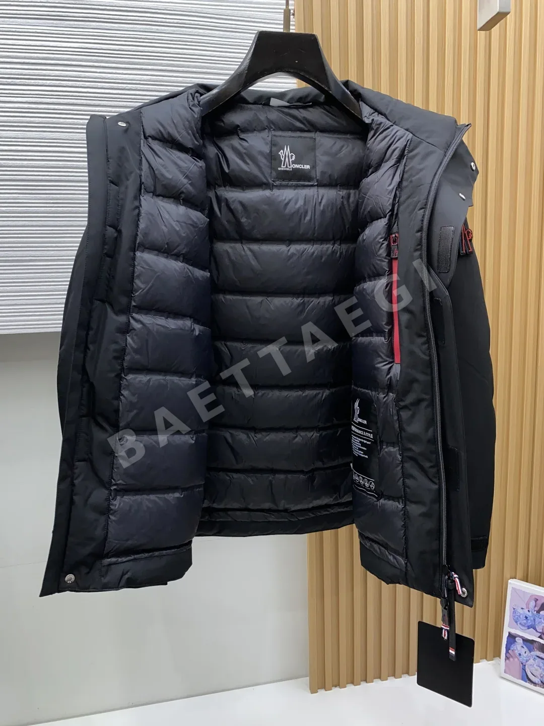 몽클레르 남성 패딩 상세 이미지 9