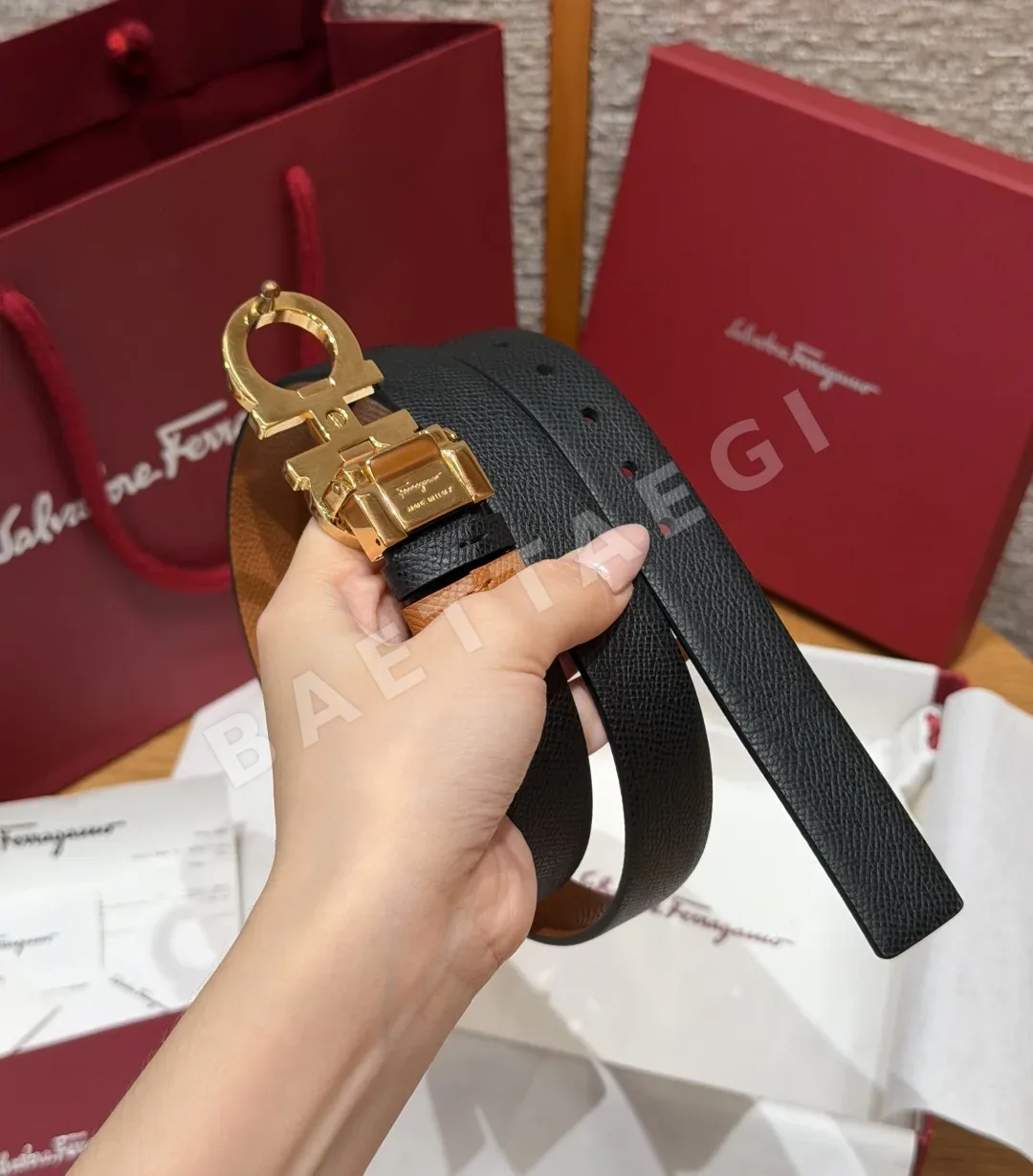 페레가모 JD280 필라 25mm 리버시블 간치니 여성 슬림 가죽 벨트 상세 이미지 4