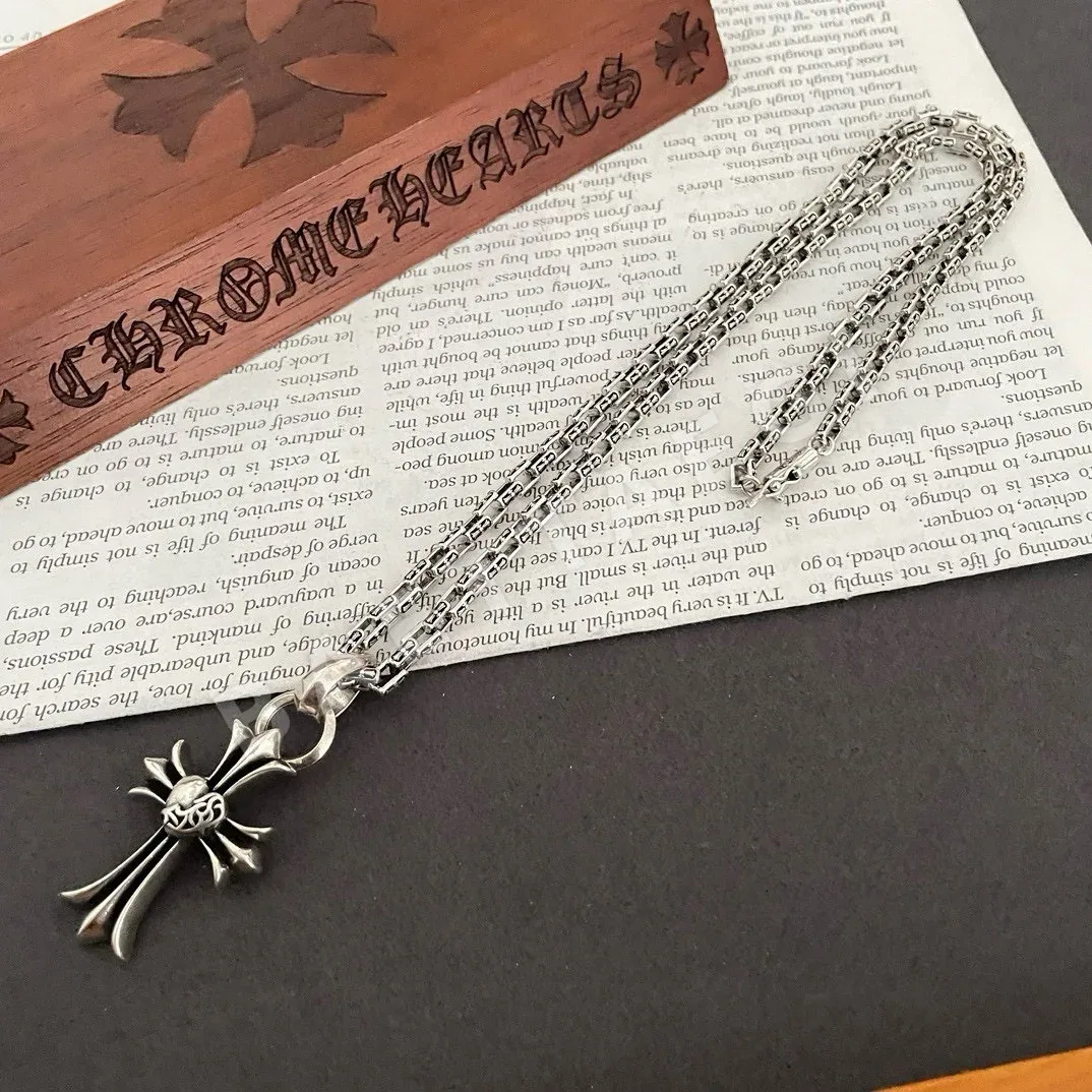 크롬하츠 클래식 크로스 하트 펜던트 목걸이 상세 이미지 2