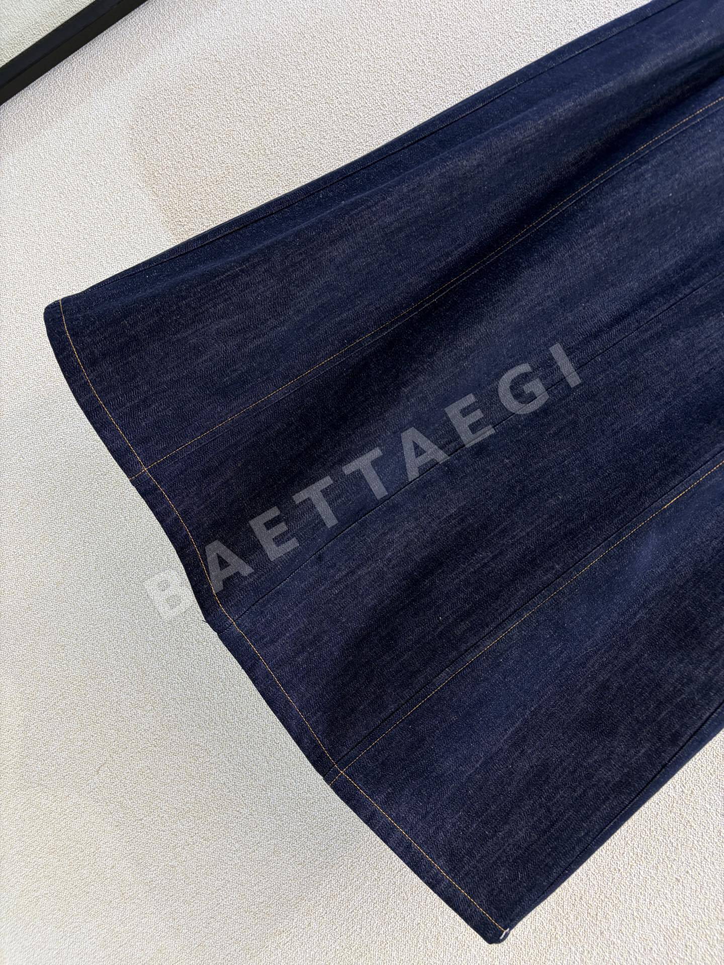 셀린느 로고 자수 신축성 허리 데님 미디 스커트 상세 이미지 3
