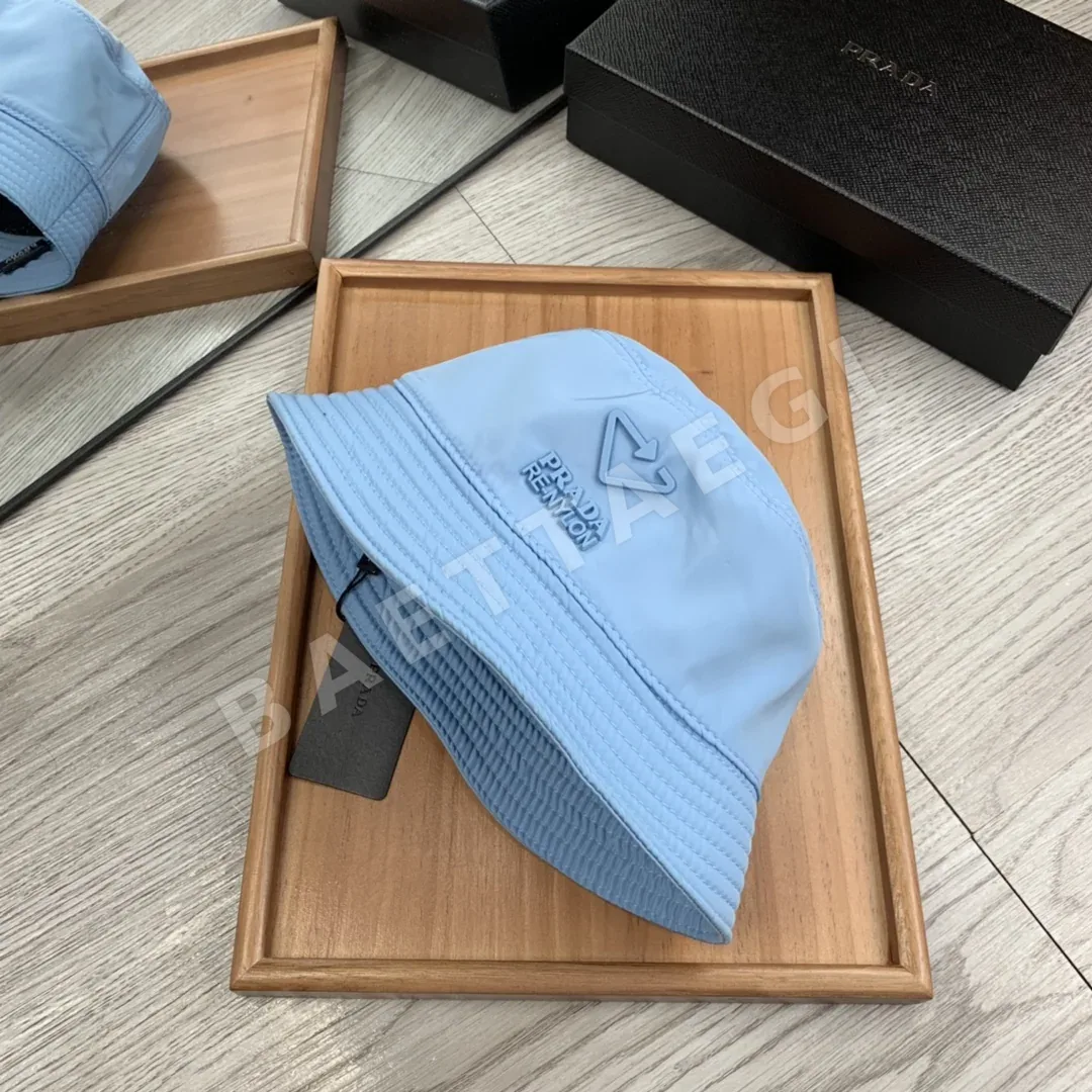 프라다 양면 삼각 로고 버킷 햇 모자 상세 이미지 2