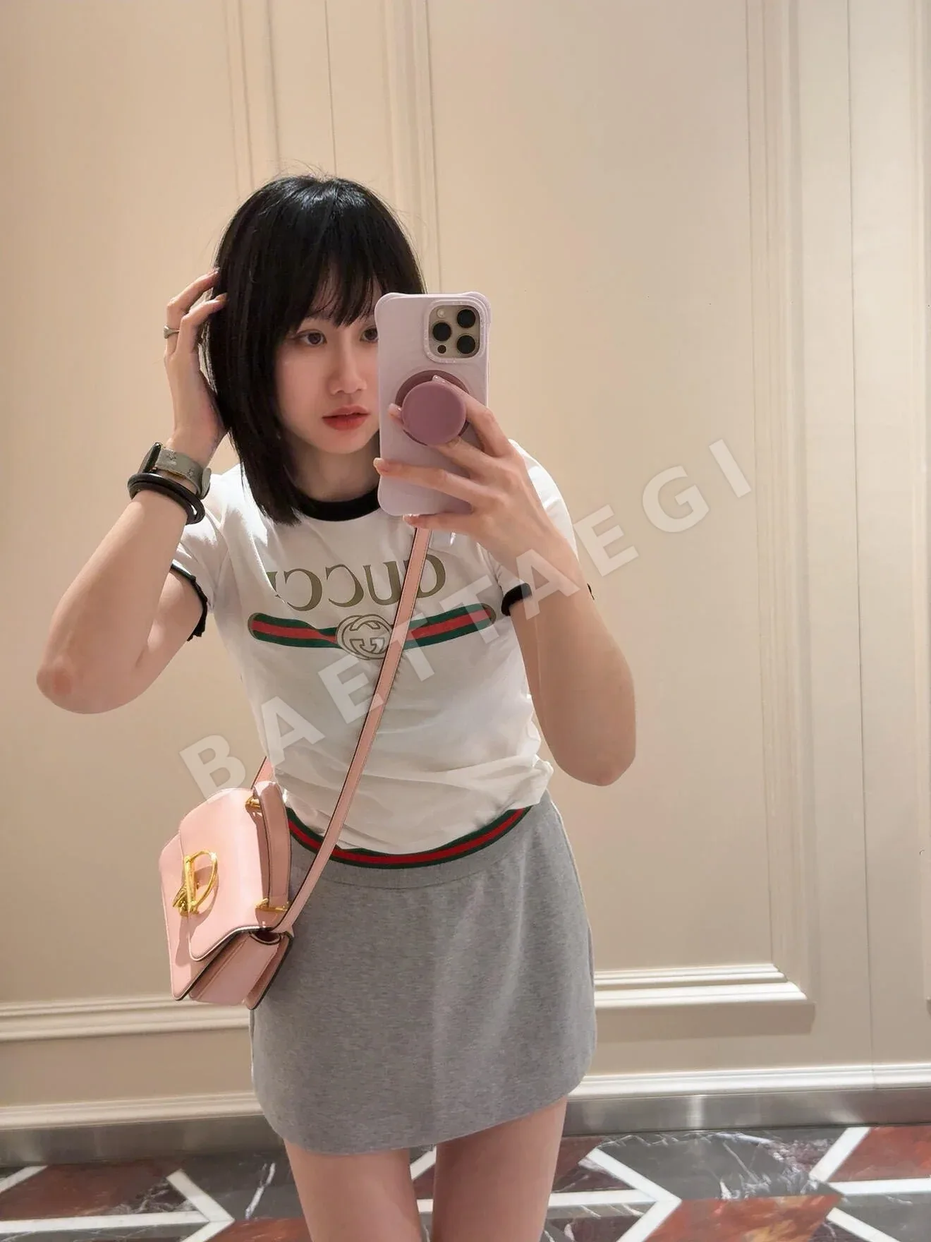 구찌 여성 프린트 프릴 크루넥 반팔 티셔츠 레플리카 상세 이미지 3