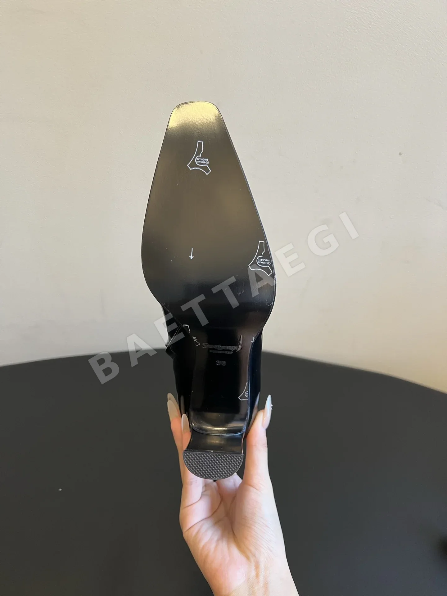 생로랑 부츠 여성 가죽 스퀘어토 상세 이미지 5