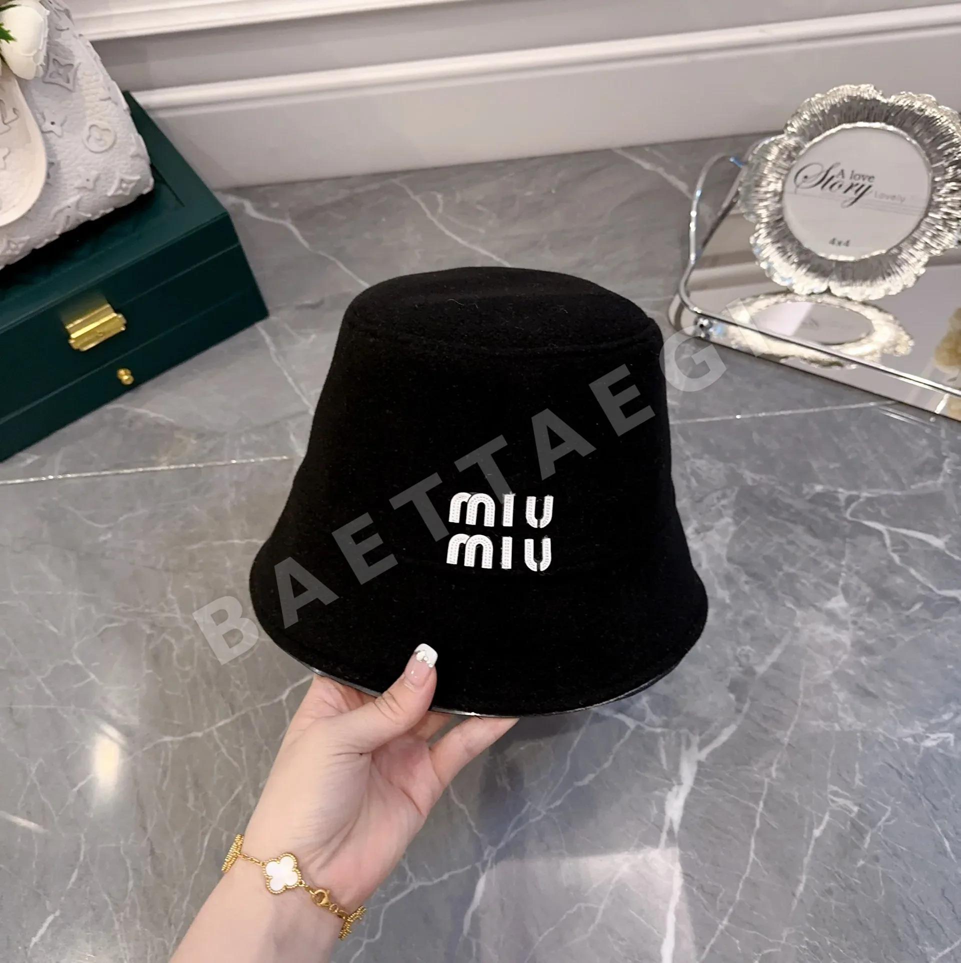 미우미우 모자 81144 Miu Miu Cap 상세 이미지 2