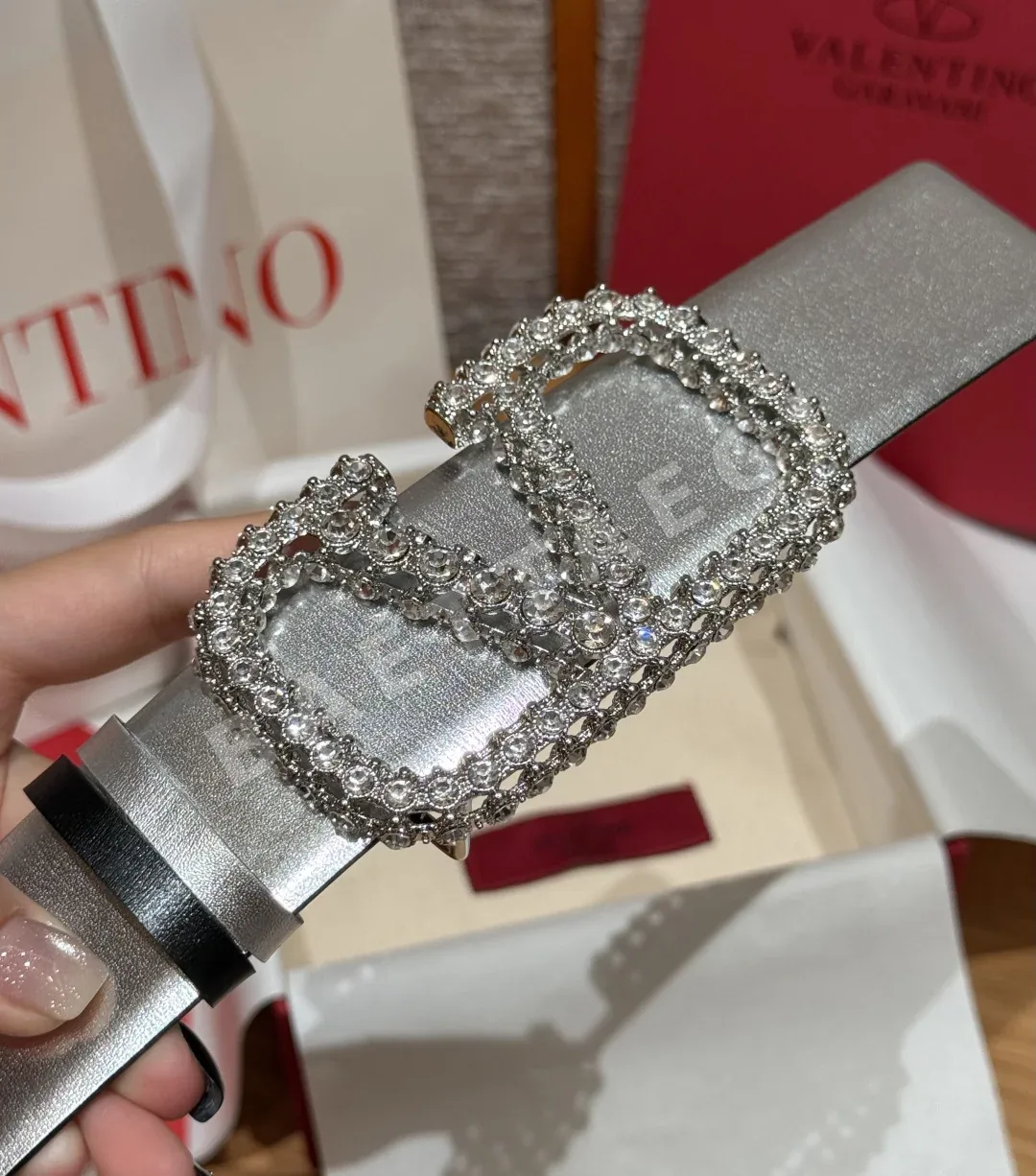 발렌티노 VLOGO 시그니처 크리스탈 장식 리버서블 벨트 40mm 상세 이미지 4