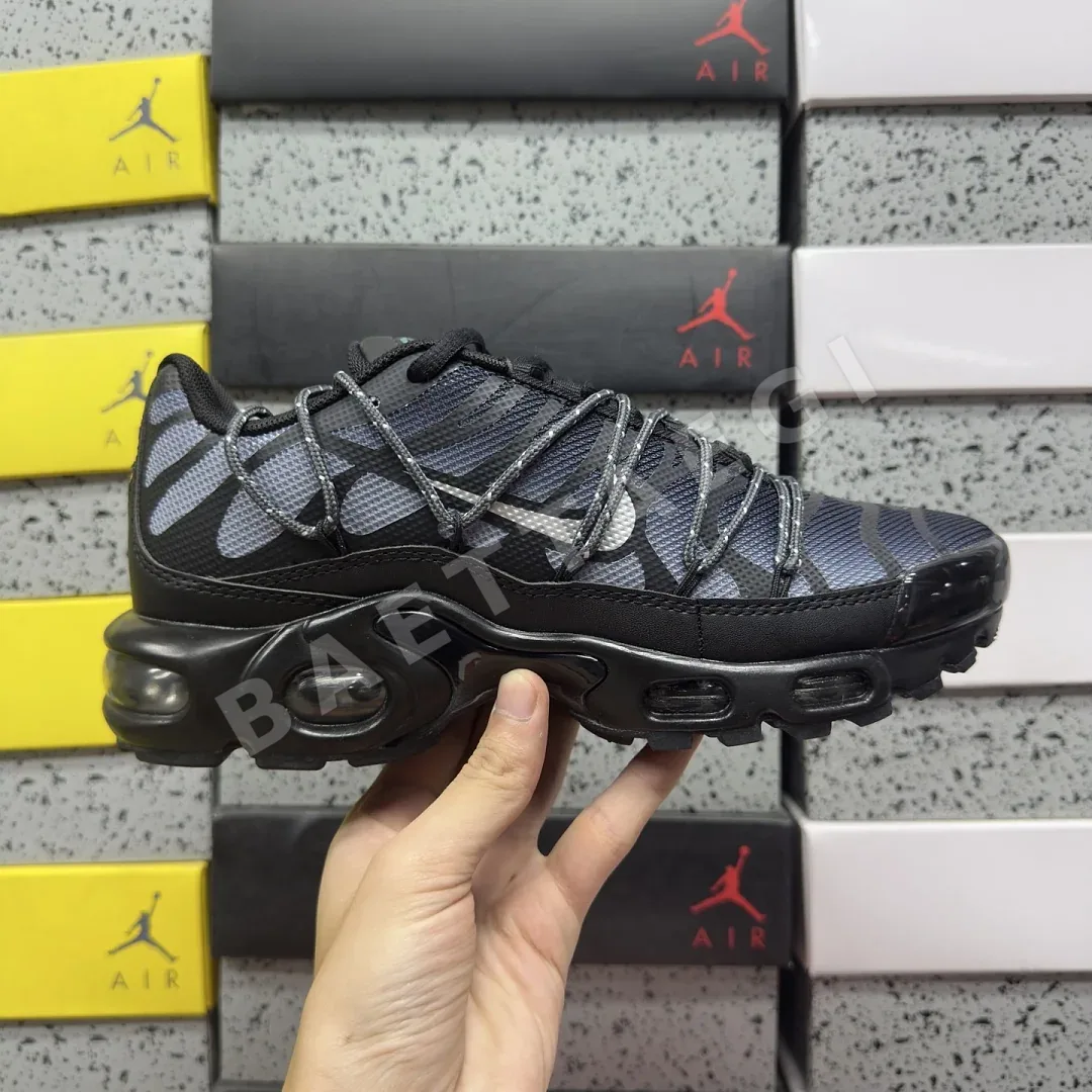 나이키 [BD] 에어 맥스 플러스 유틸리티 FZ2770-001 201913 Nike Air Max Plus Utility Black 상세 이미지 2