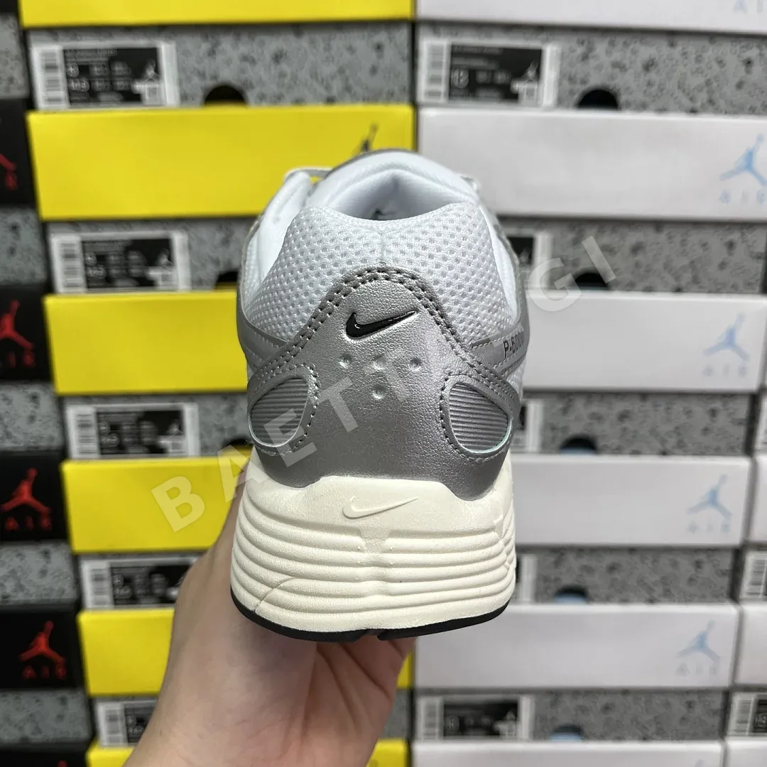 나이키 [CS] P 6000 CD6404-105 201531 Nike P-6000 White Metallic Silver Flat Black 상세 이미지 6
