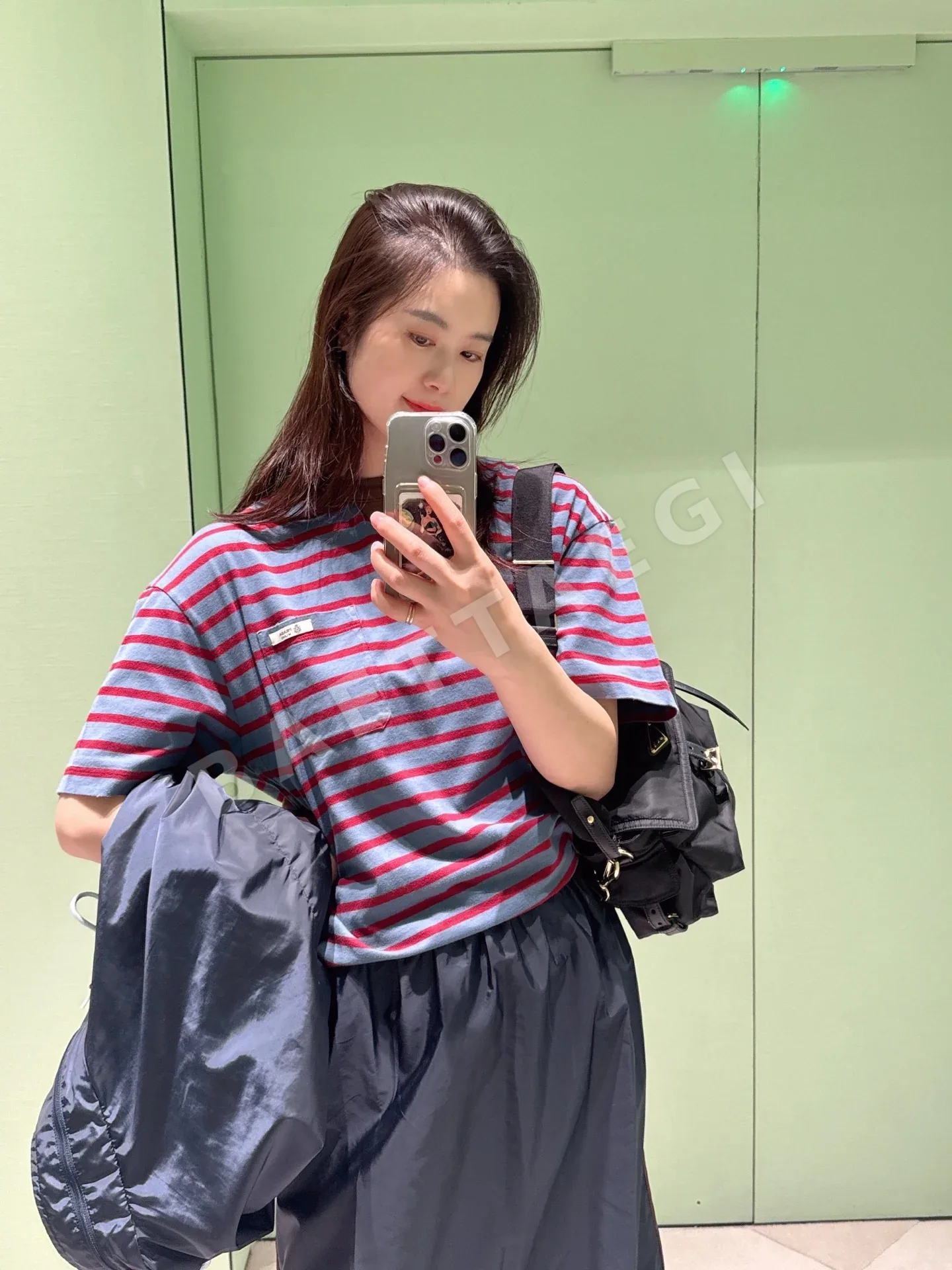 프라다 스트라이프 오버핏 코튼 반팔 티셔츠 상세 이미지 4