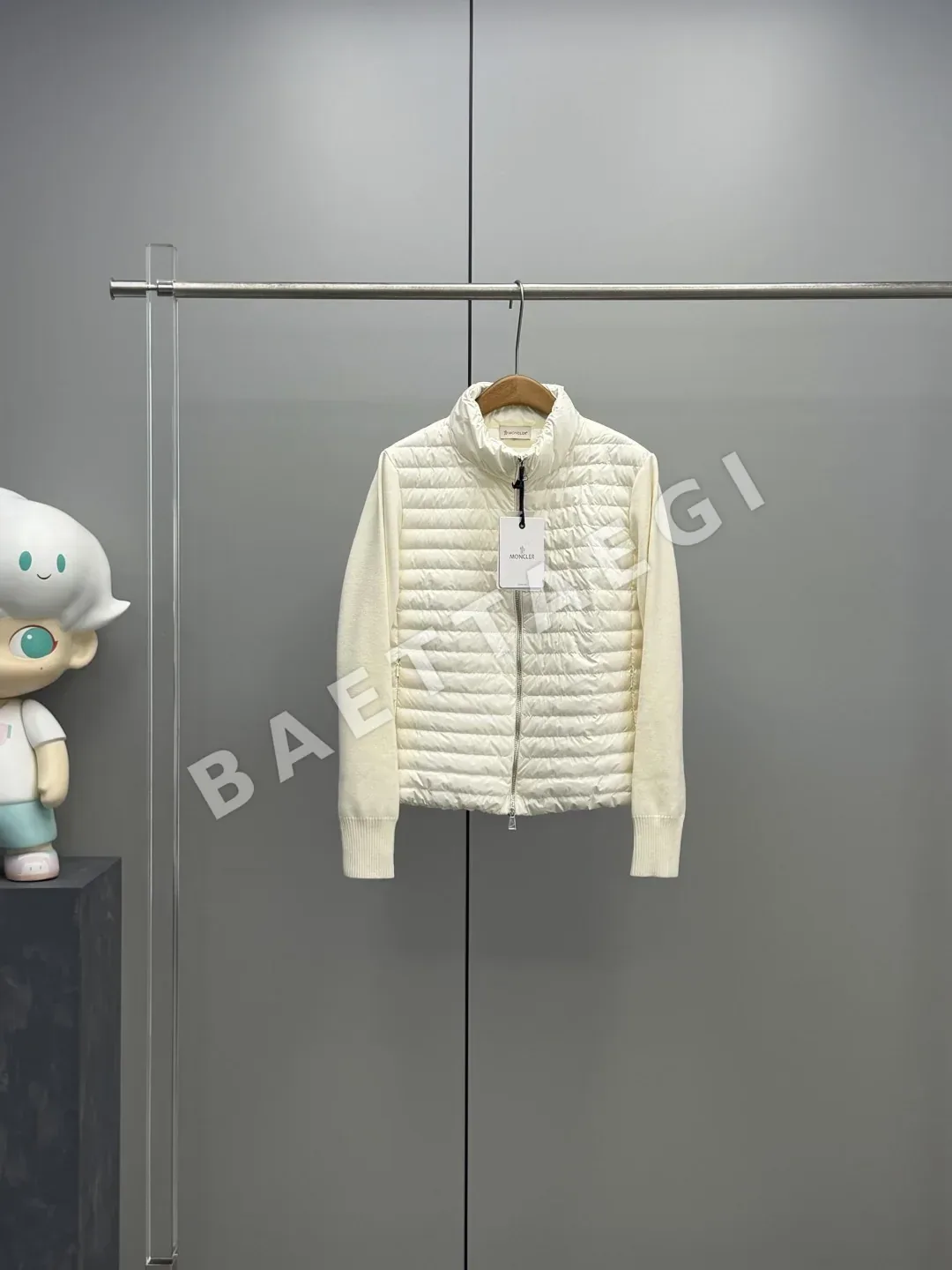 몽클레르 니트 패치워크 스탠드카라 다운 패딩 카디건 상세 이미지 2