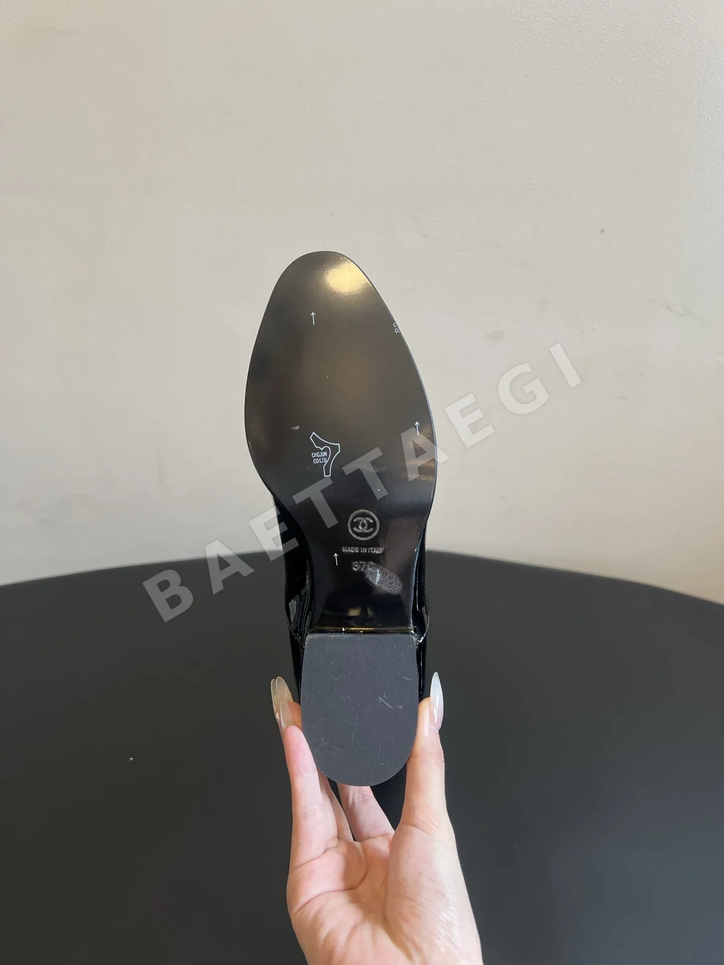 샤넬 부츠 여성 가죽 메탈로고 굽장식 상세 이미지 5