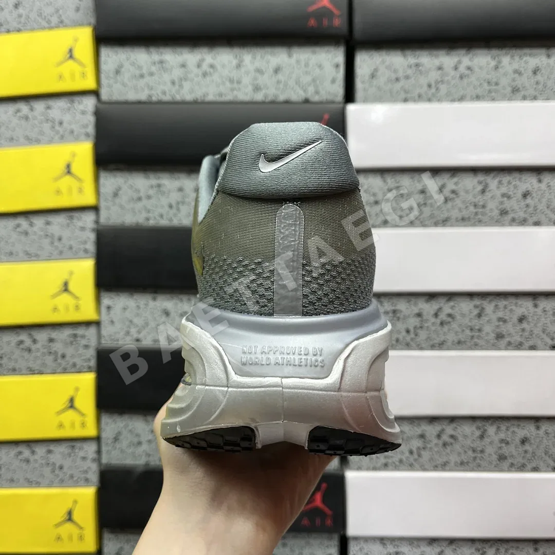 나이키 [CG] 보메로 프리미엄 IR1988-084 201988 Nike Vomero Premium Isamaya Run Forever 상세 이미지 9