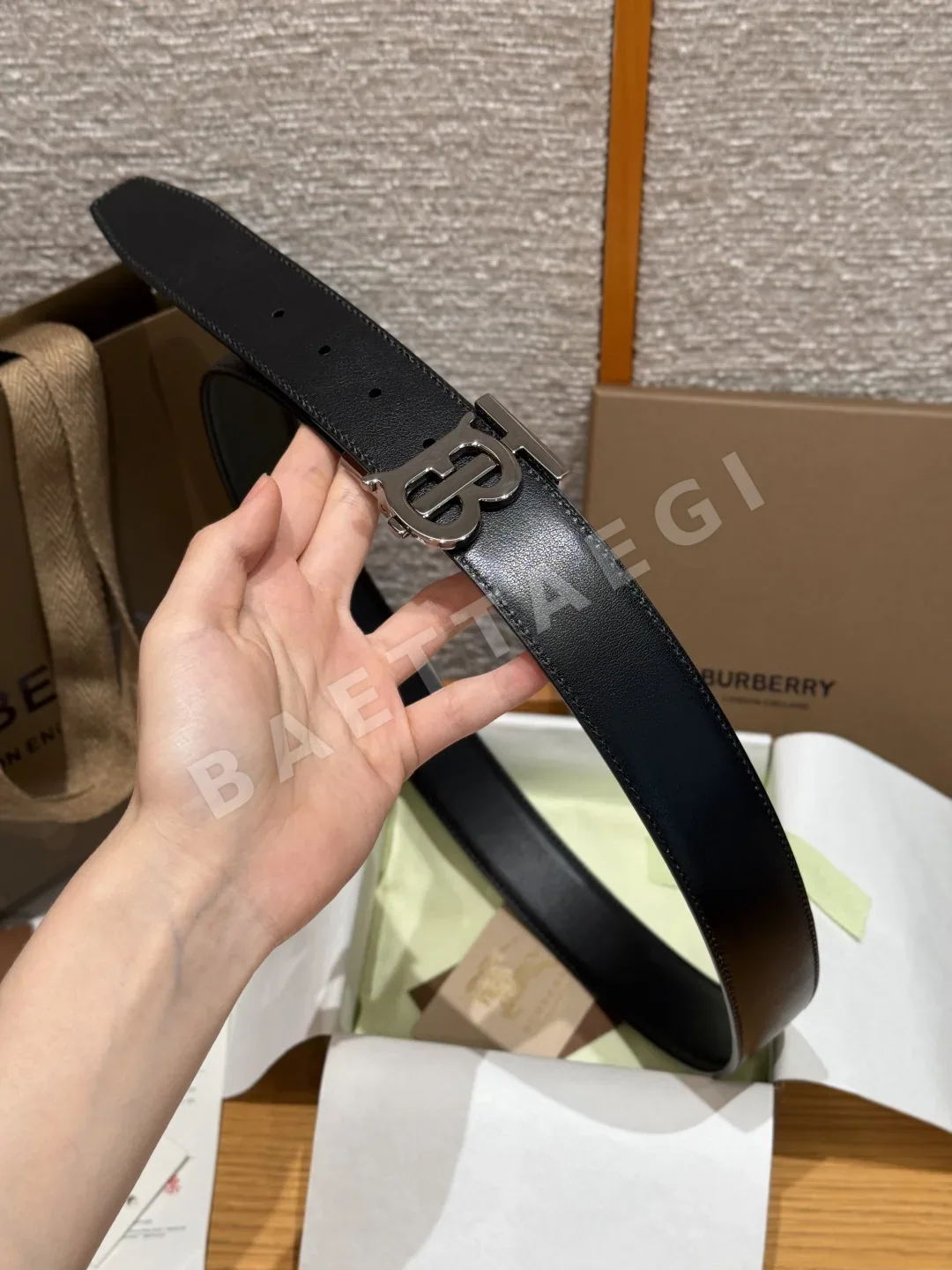 버버리 TB 시그니처 가죽 벨트 상세 이미지 4