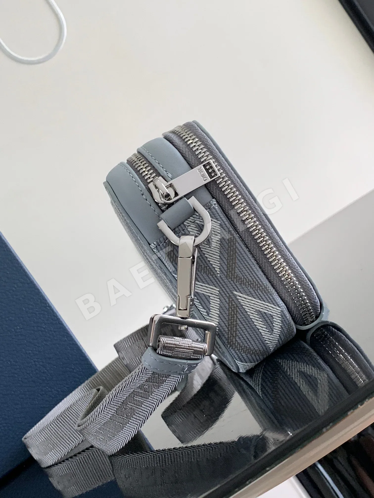 디올 CD 다이아몬드 패턴 카메라백 상세 이미지 2