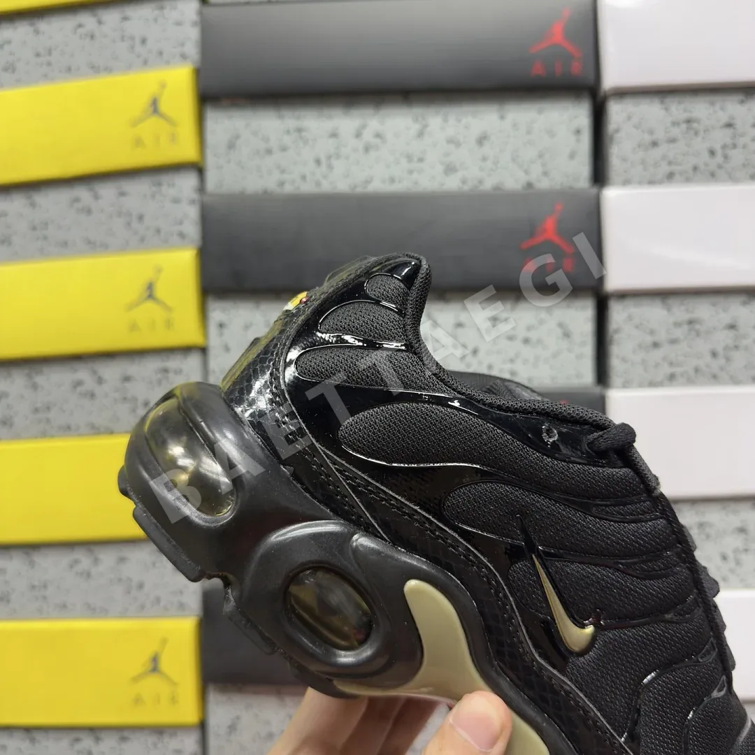 나이키 [BD] 에어 맥스 플러스 블랙 골드 852630-001 201907 Nike Air Max Plus 상세 이미지 7