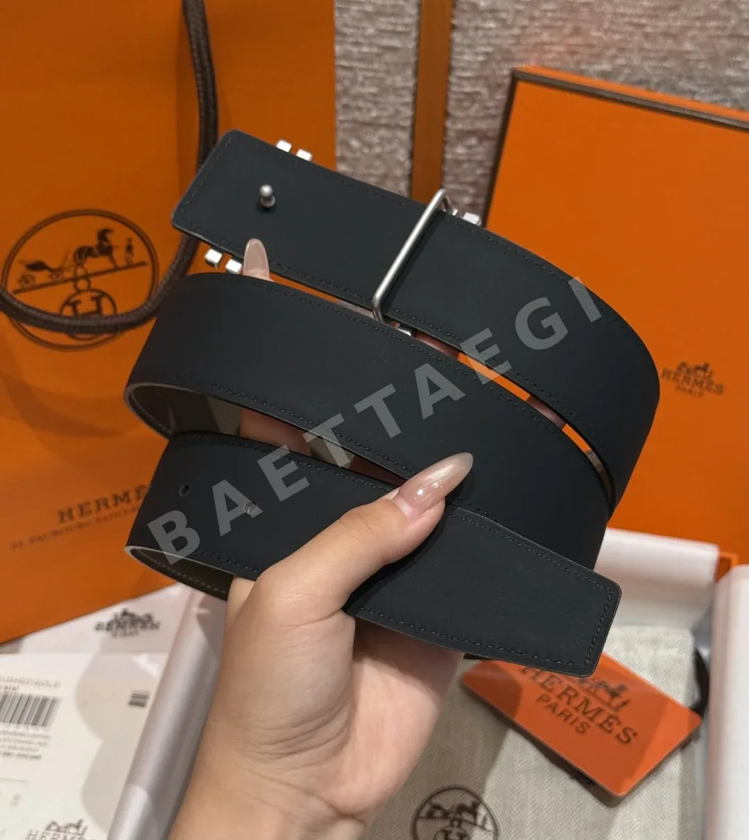 루이비통 H 버클 리버시블 가죽 벨트 38MM 상세 이미지 4