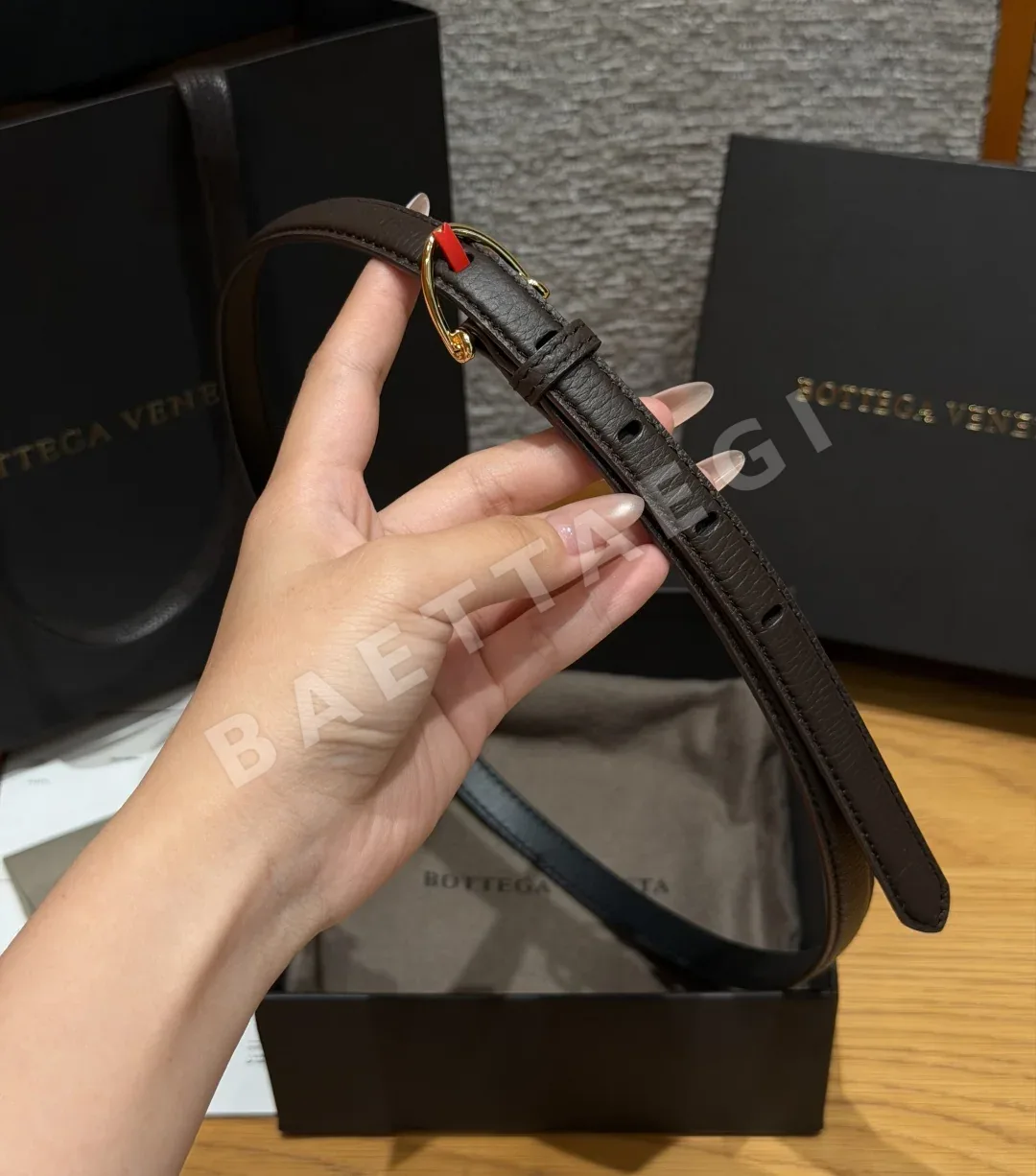 보테가베네타 호스슈핀 버클 소가죽 슬림 벨트 상세 이미지 3