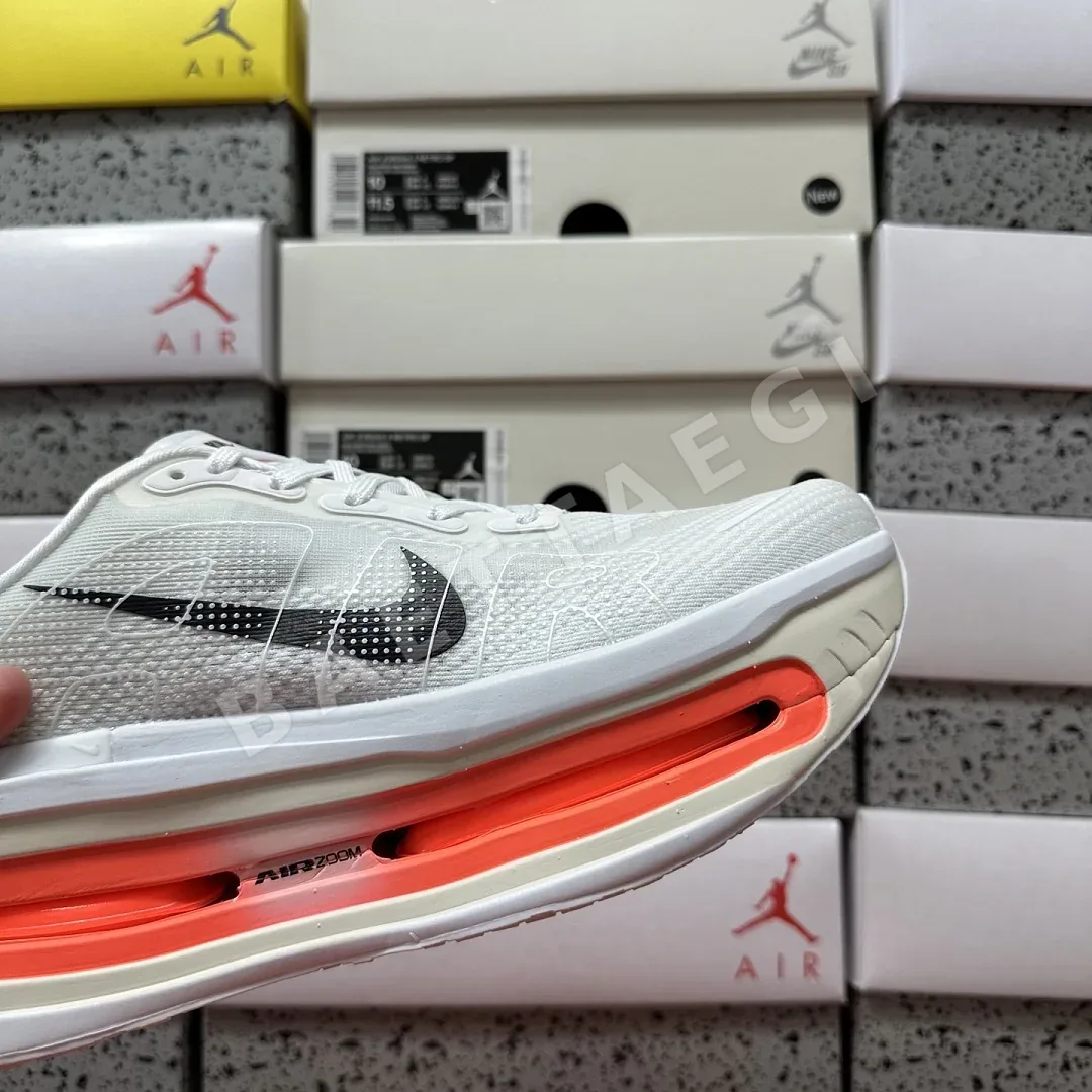 나이키 [5A] 보메로 프리미엄 화이트 오렌지 HQ2050-631 201626 Nike Vomero Premium 상세 이미지 3