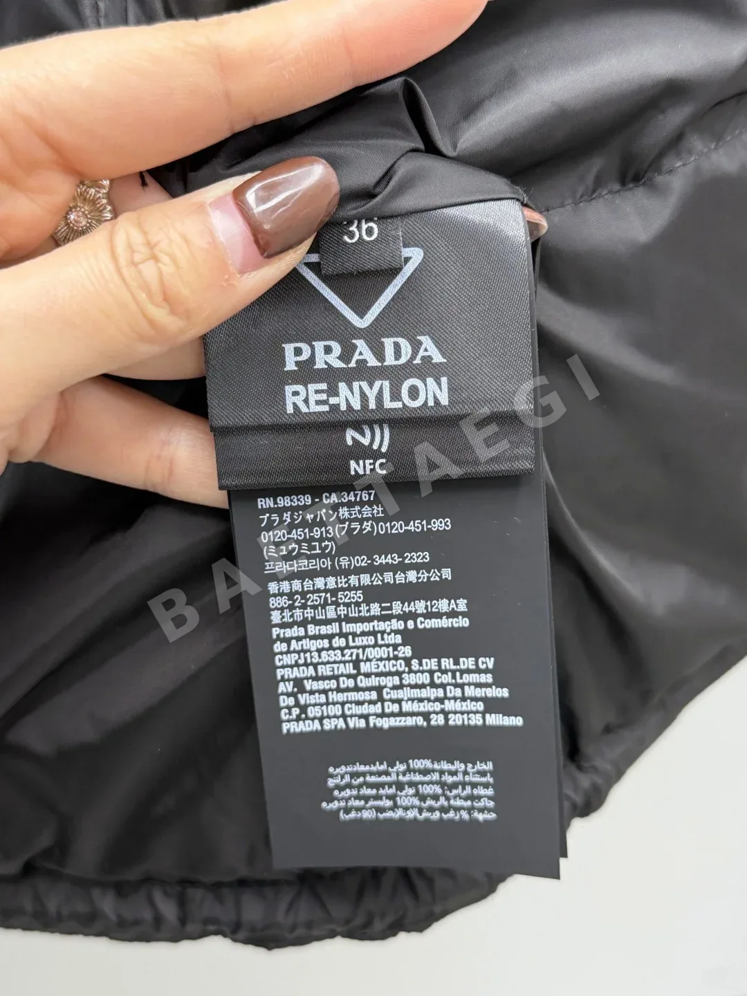 프라다 탈착 폭스퍼 카라 리사이클 패딩 재킷 상세 이미지 7