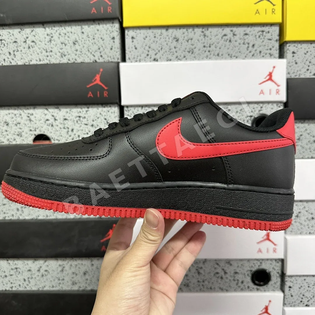 나이키 [G] 에어 포스 1 로우 블랙 레드 FJ4146-002 201765 Nike Air Force 1 Low '07 LV8 Vamps 상세 이미지 5