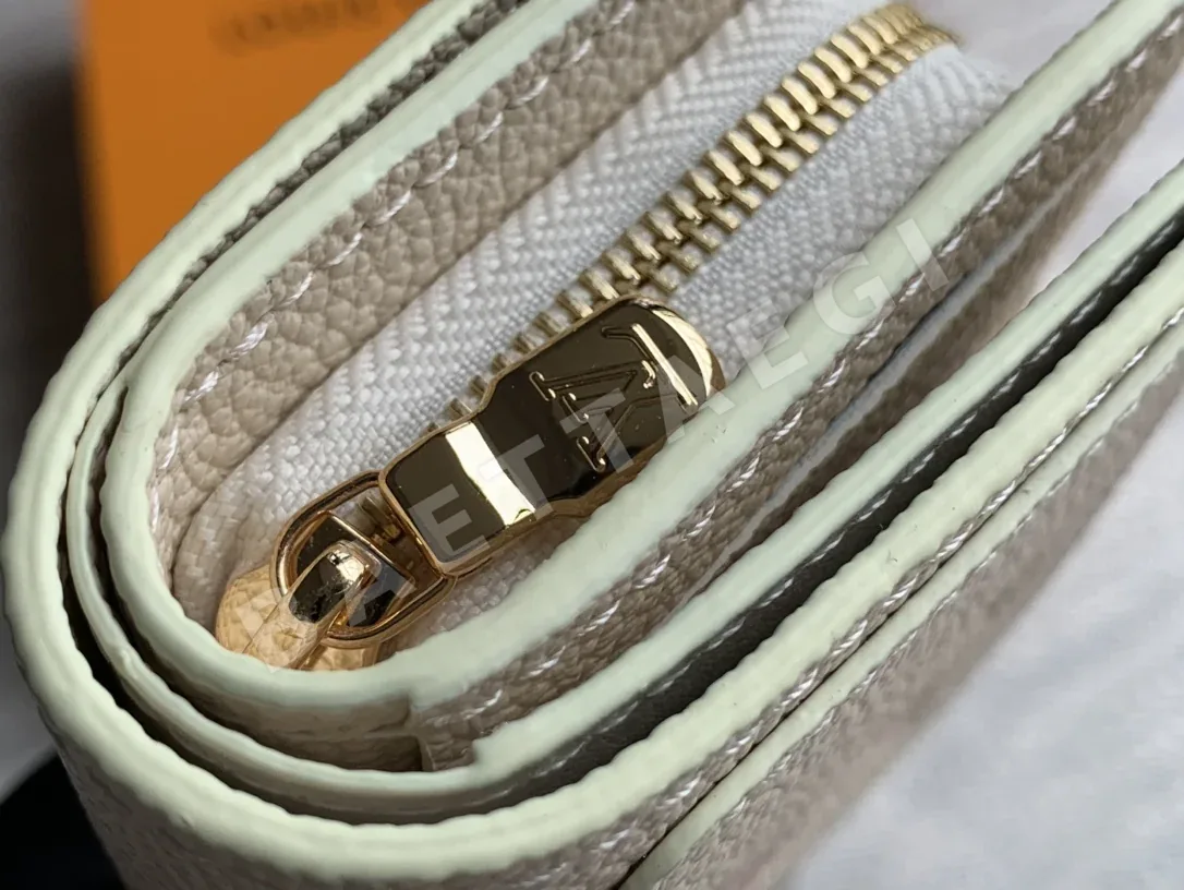 루이비통 클레아 투톤 지갑 상세 이미지 5