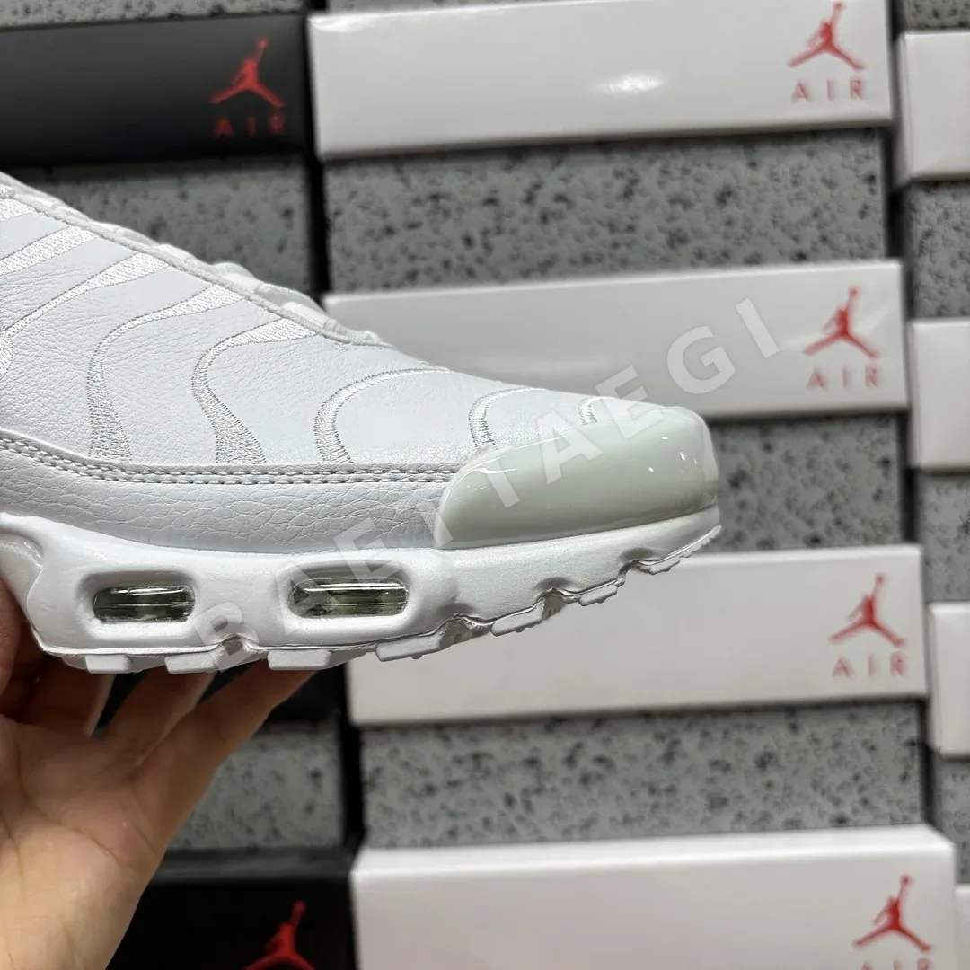 나이키 [DF] 에어 맥스 플러스 AJ2029-100 201710 Nike Air Max Plus Triple White 상세 이미지 5