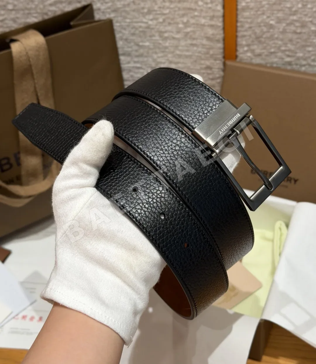 버버리 로고 각인 송아지가죽 벨트 35MM 상세 이미지 2