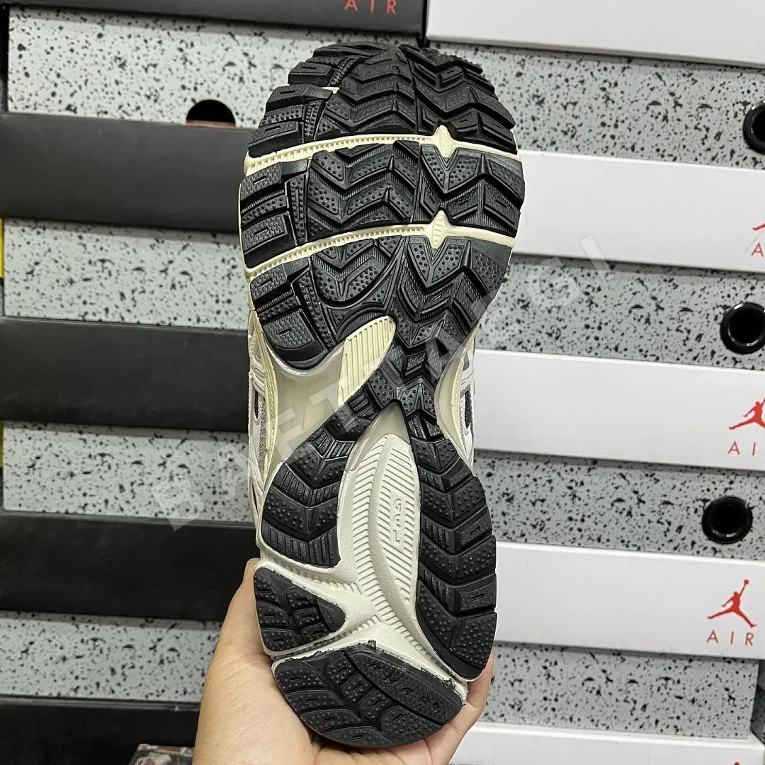 아식스 [XY] 젤 카하나 8 1011B109-031 200340 Asics Gel-Kahana 8 상세 이미지 4