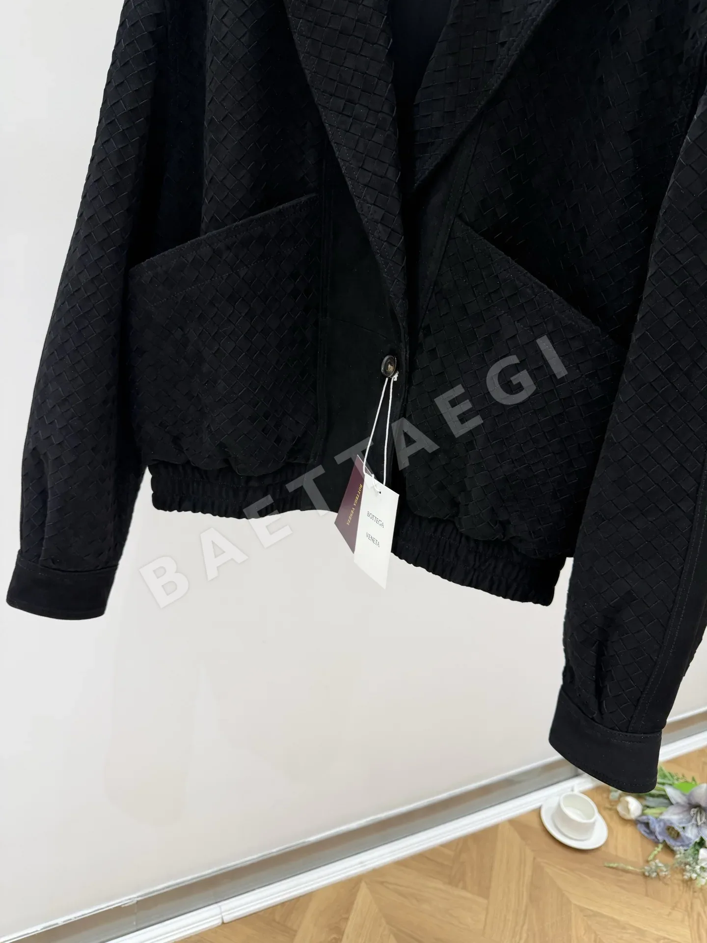 보테가베네타 램스킨 오프숄더 여성 자켓 상세 이미지 4