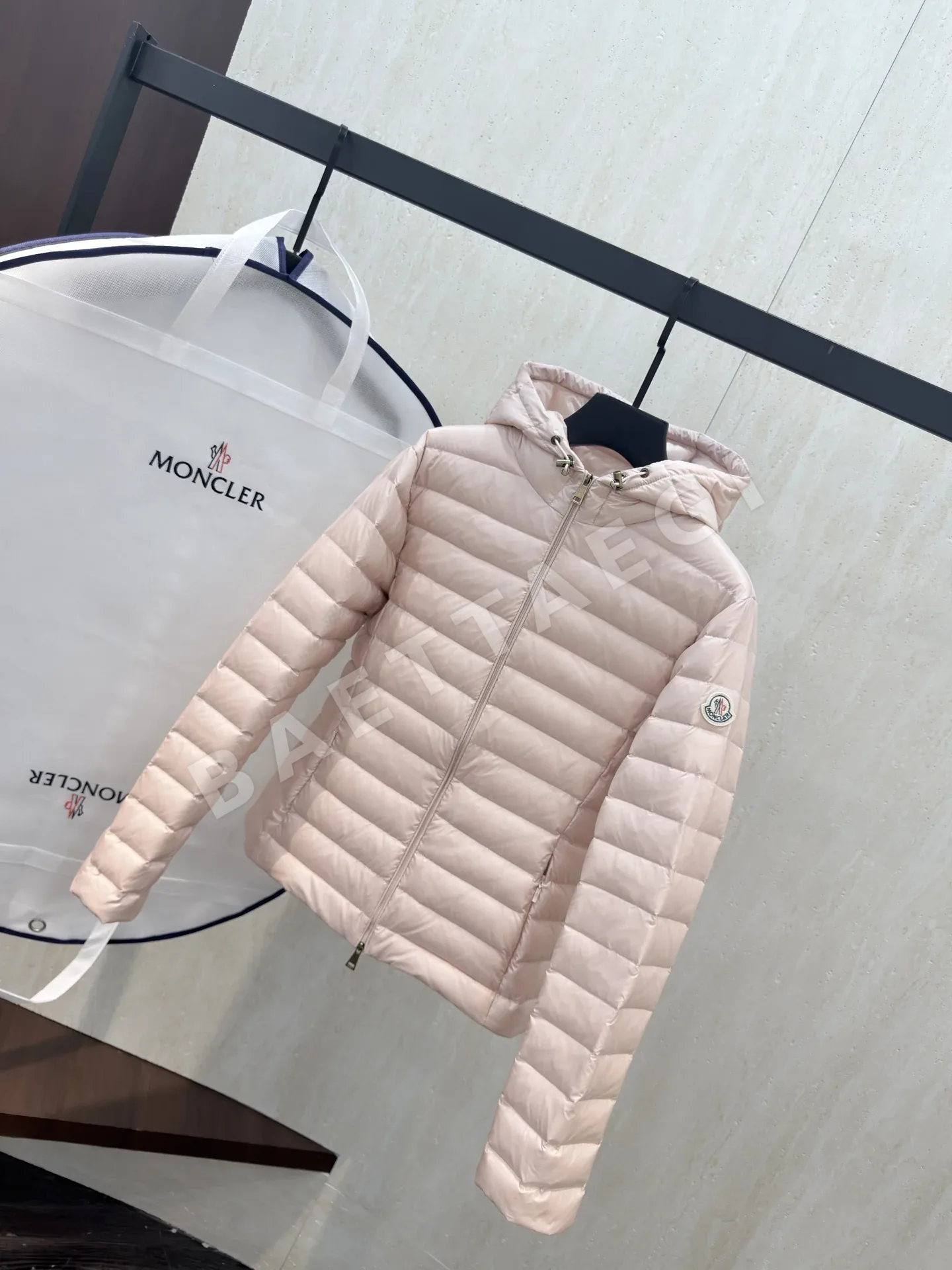 몽클레르 이겔 후드 패딩 상세 이미지 2
