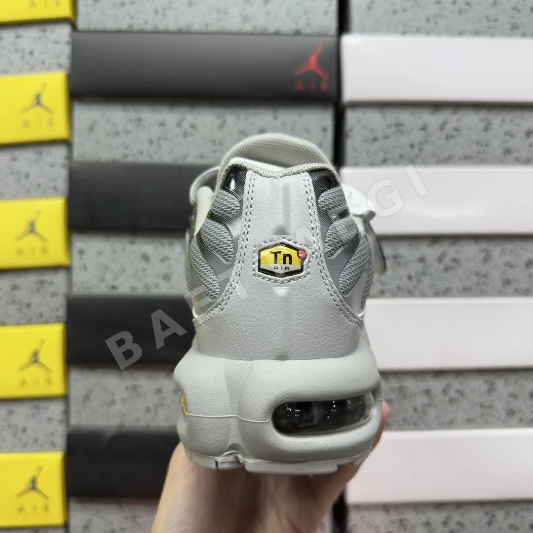 나이키 [TK] 에어 맥스 플러스 852630-021 201973 Nike Air Max Plus Wolf Grey 상세 이미지 7