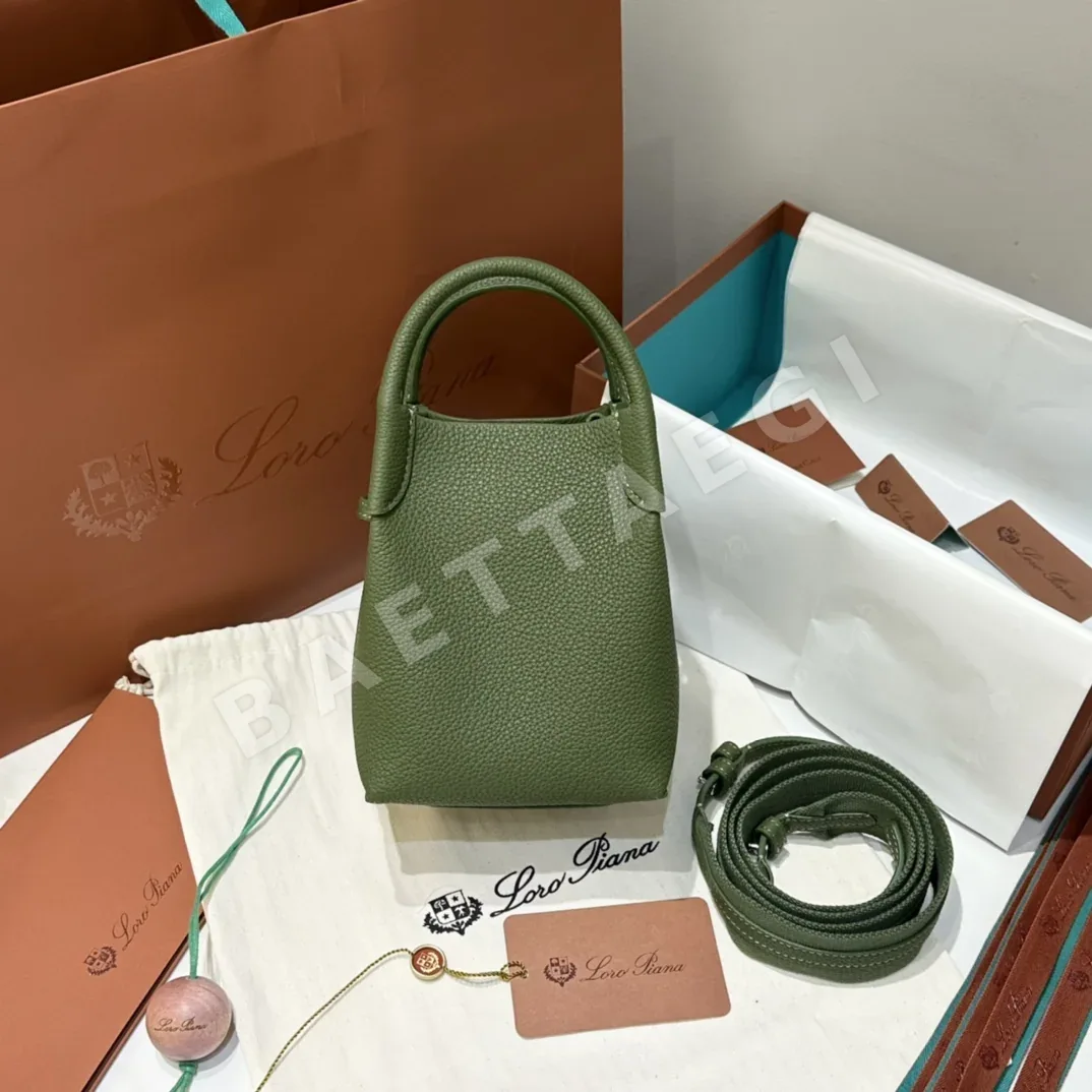 로로피아나 다크 그린 송아지가죽 버킷백 상세 이미지 2