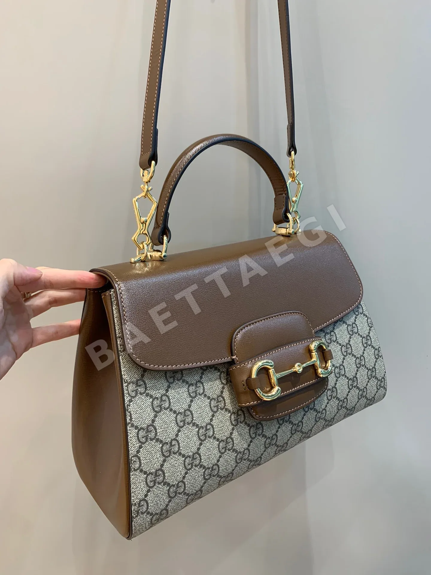 구찌 모노그램 브라운 대형 핸드백 상세 이미지 4