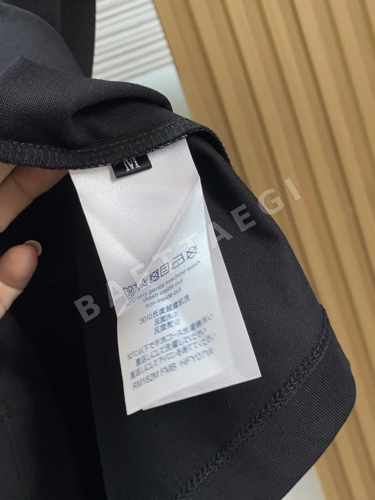 루이비통 남성 슬림핏 자수 크루넥 반팔 티셔츠 상세 이미지 8