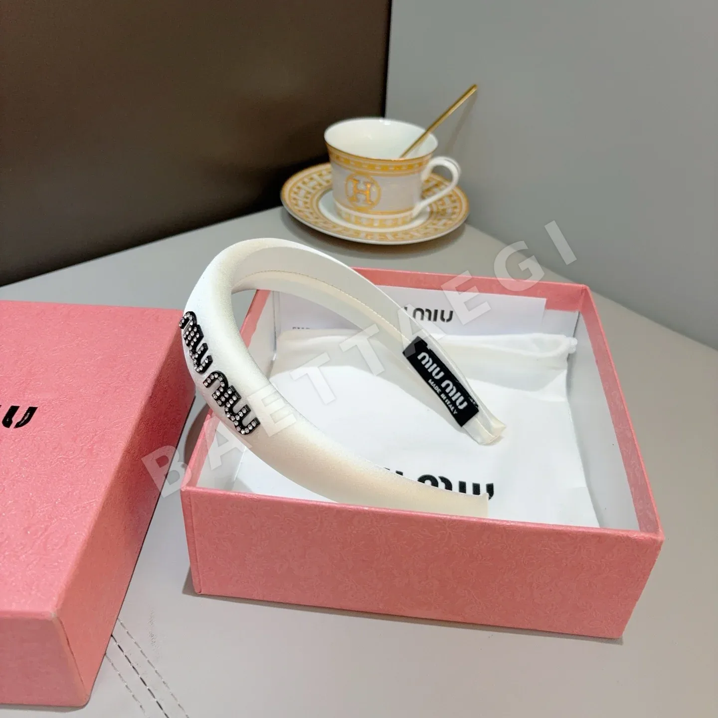 미우미우 새틴 메탈 장식 헤어밴드 상세 이미지 7