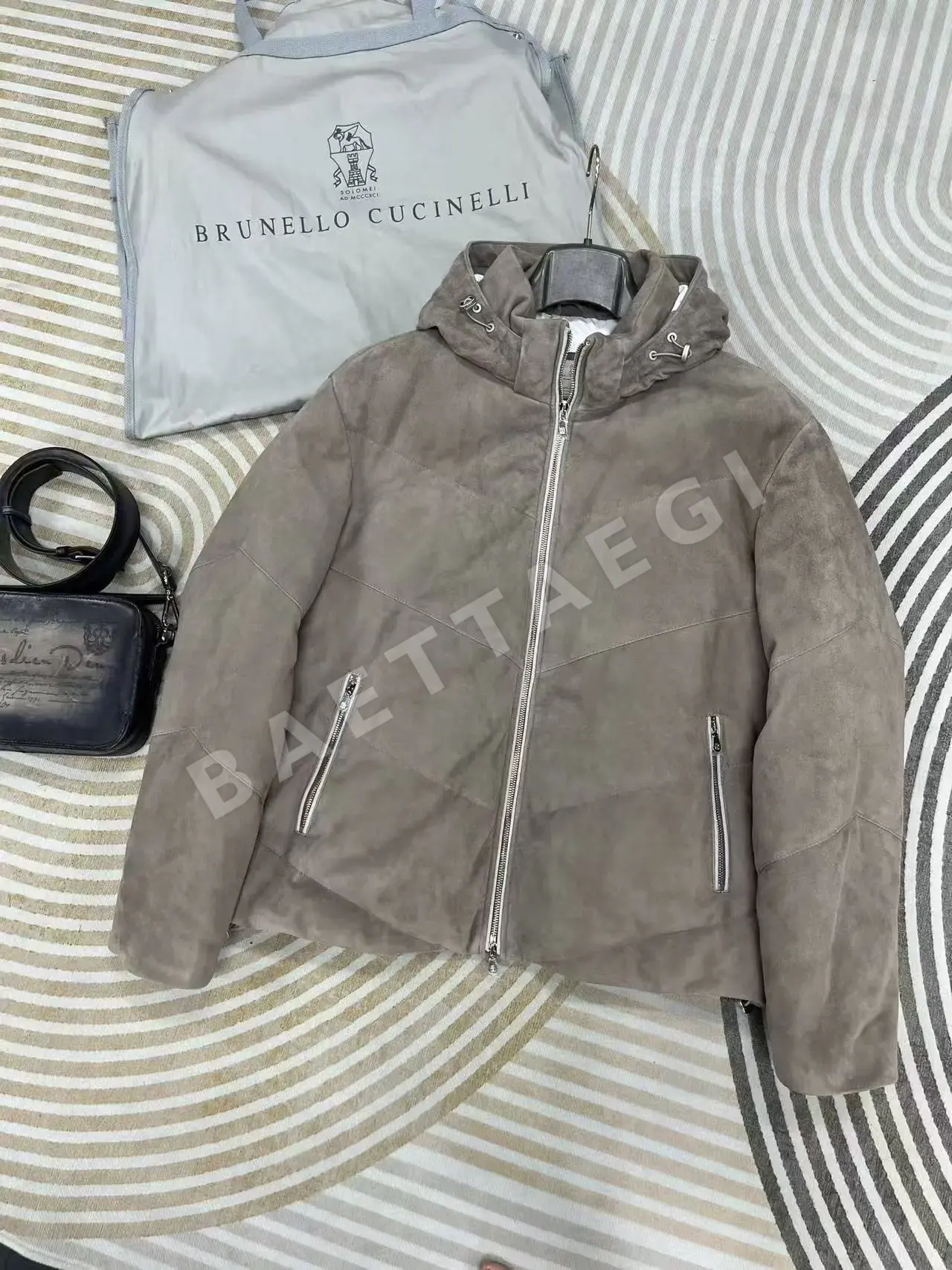브루넬로 쿠치넬리(Brunello Cucinelli) 스웨이드 후드 패딩 자켓