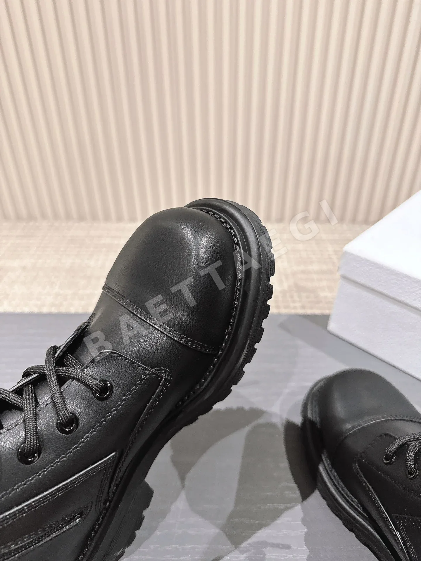 디올 블랙 송아지가죽 롱부츠 8607 상세 이미지 6