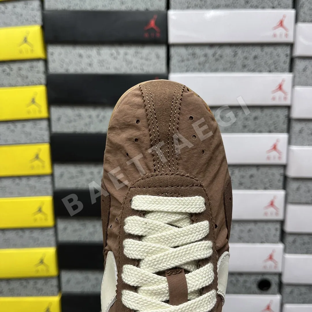나이키 [GOD] HV8547-200 201597 Nike Moon Shoe SP Jacquemus Fauna Brown 상세 이미지 7