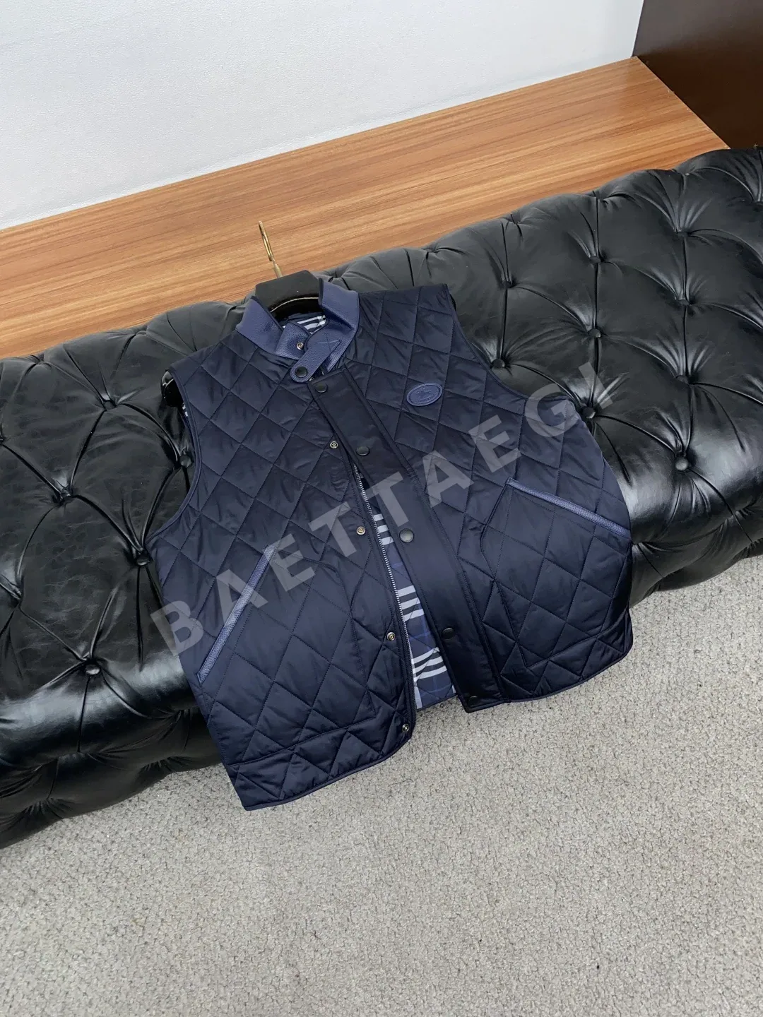 버버리 남성 스탠드 카라 경량 다운 조끼 상세 이미지 6