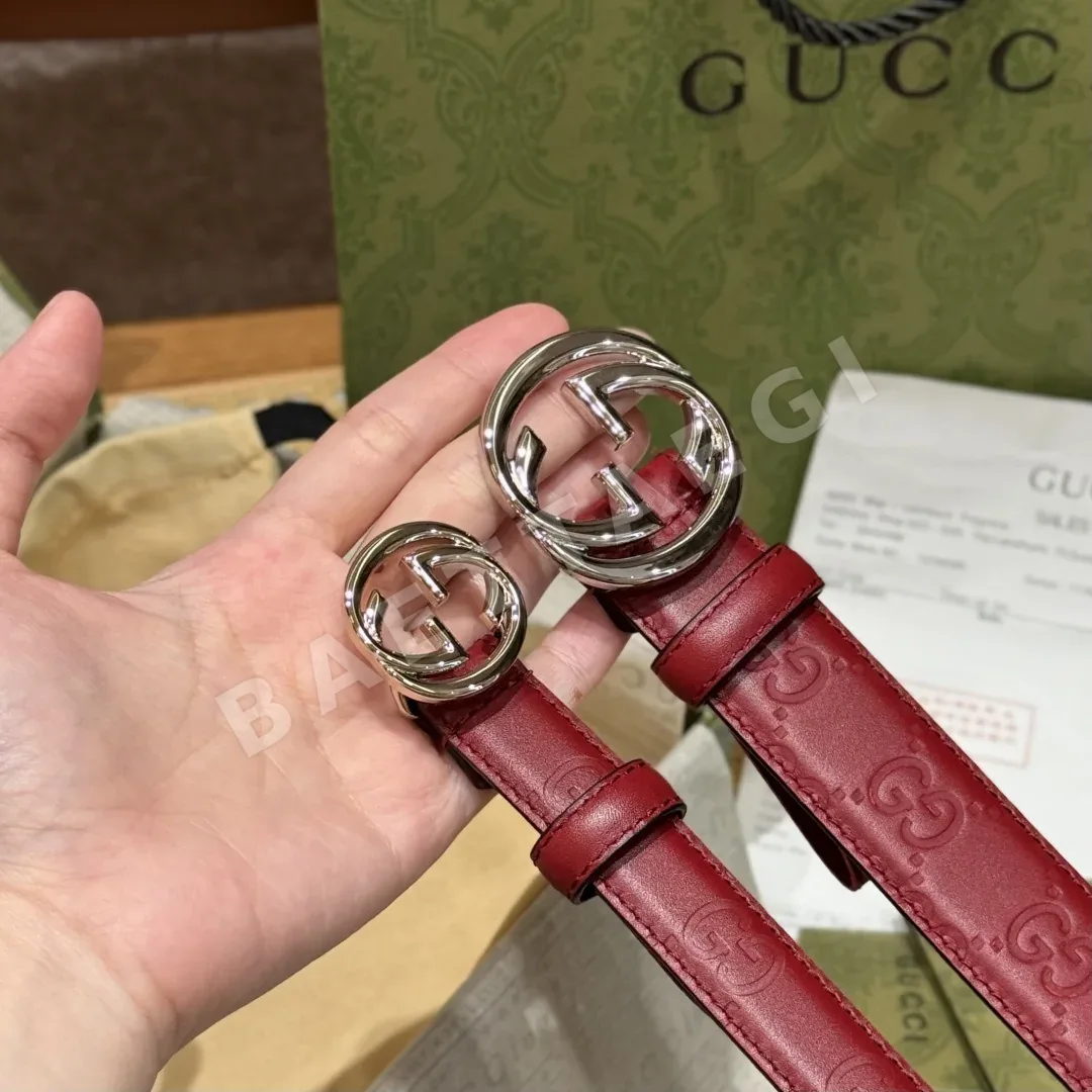 구찌 인터로킹 더블 G 엠보싱 카우하이드 벨트 상세 이미지 3